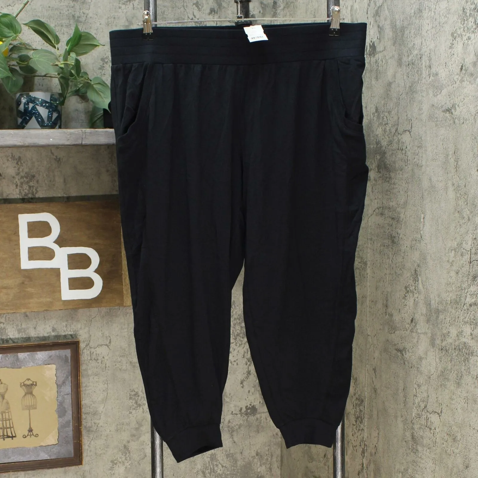AnyBody Women's Petite Cozy Knit Side Ribbed Jogger Pants