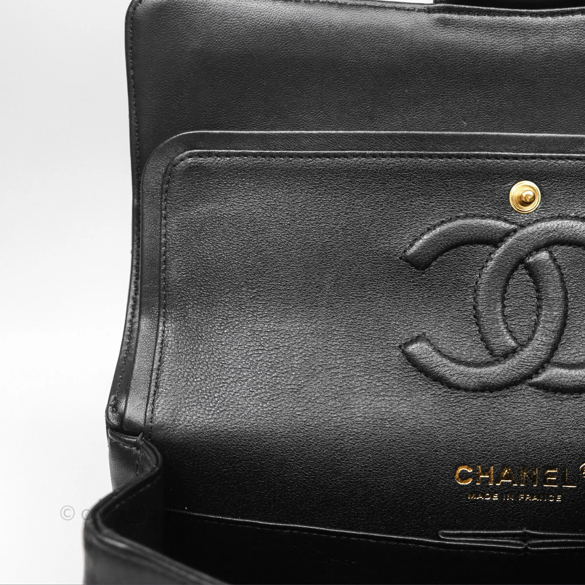Chanel Classic M/L Medium Flap Chevron Black Lambskin Aged Gold Hardware