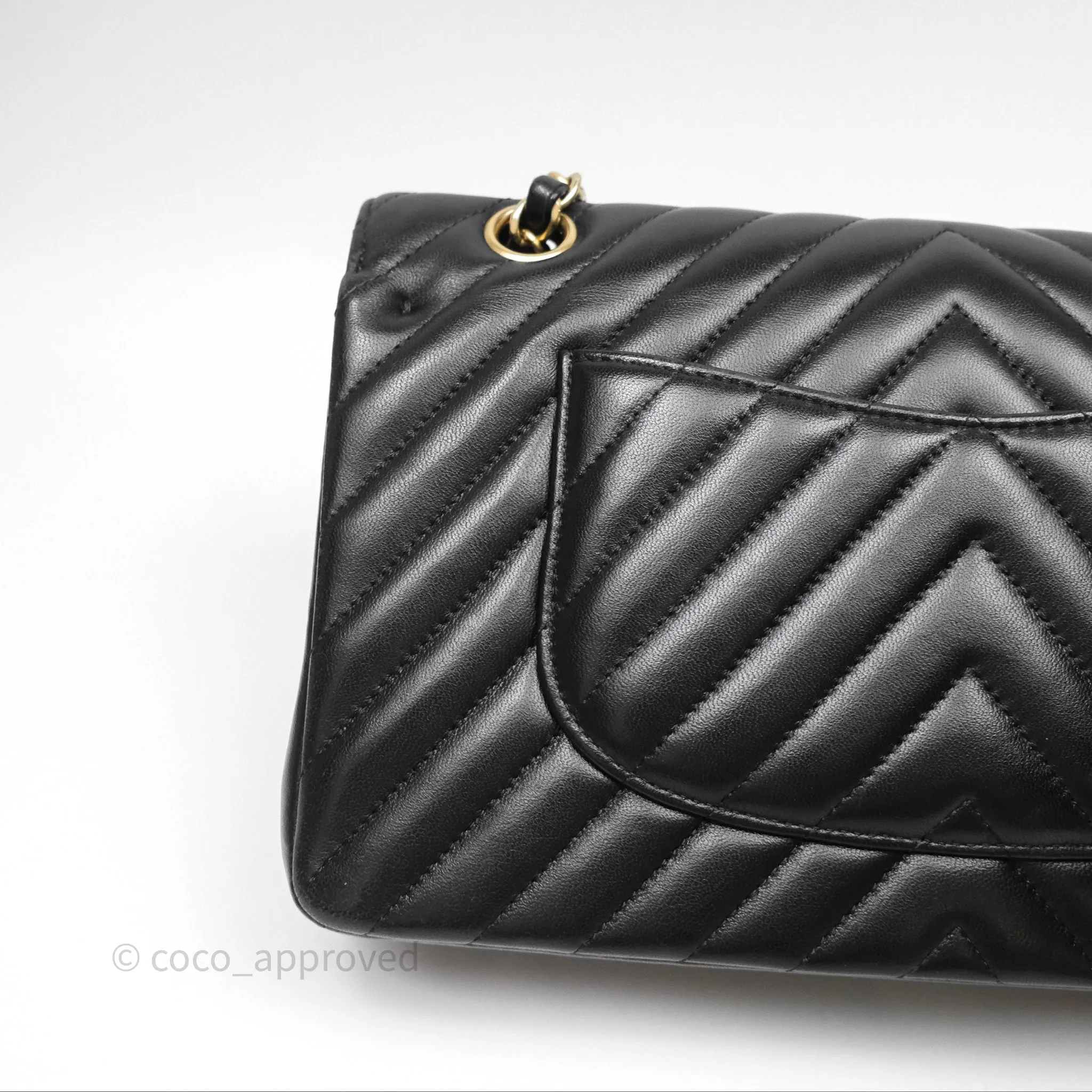 Chanel Classic M/L Medium Flap Chevron Black Lambskin Aged Gold Hardware