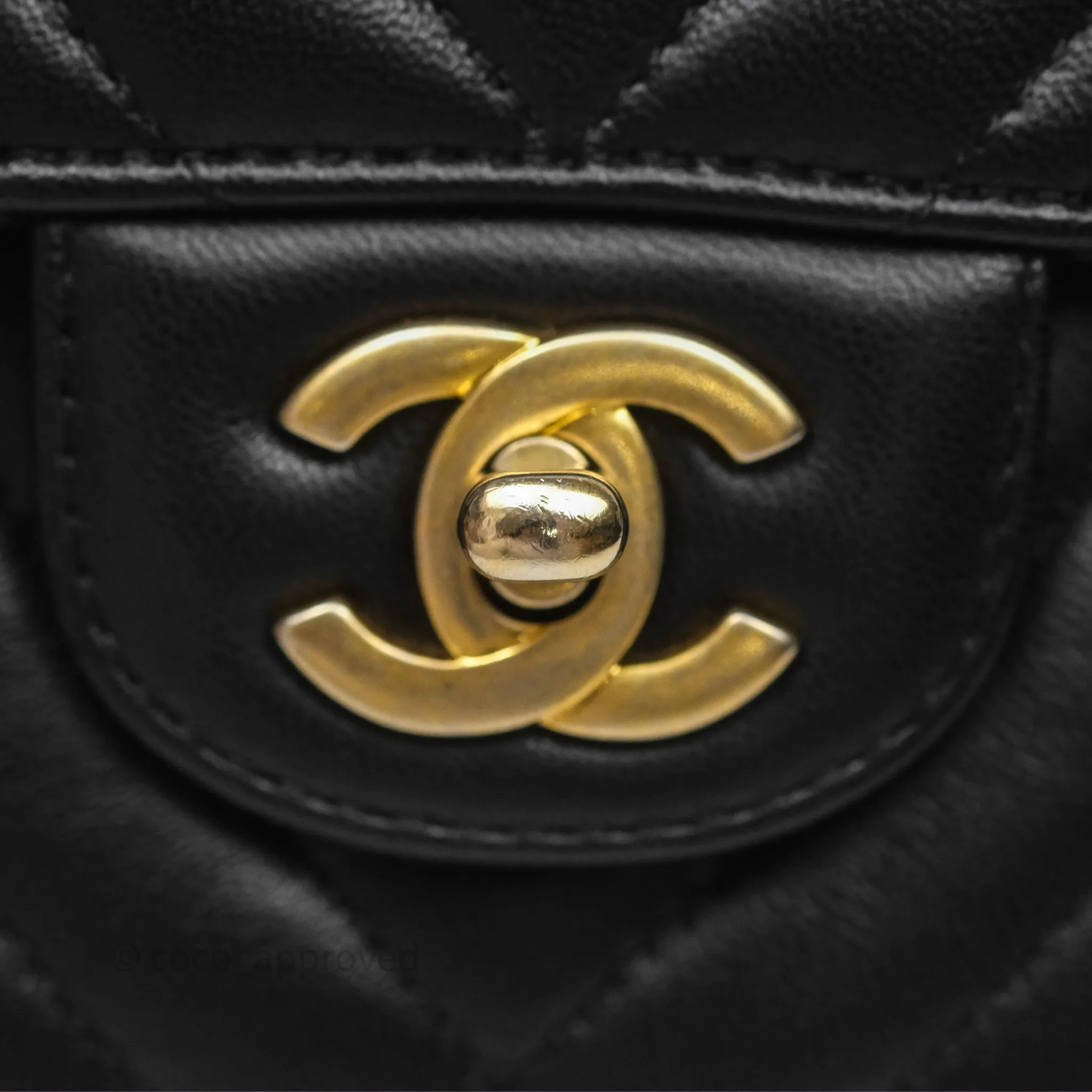 Chanel Classic M/L Medium Flap Chevron Black Lambskin Aged Gold Hardware