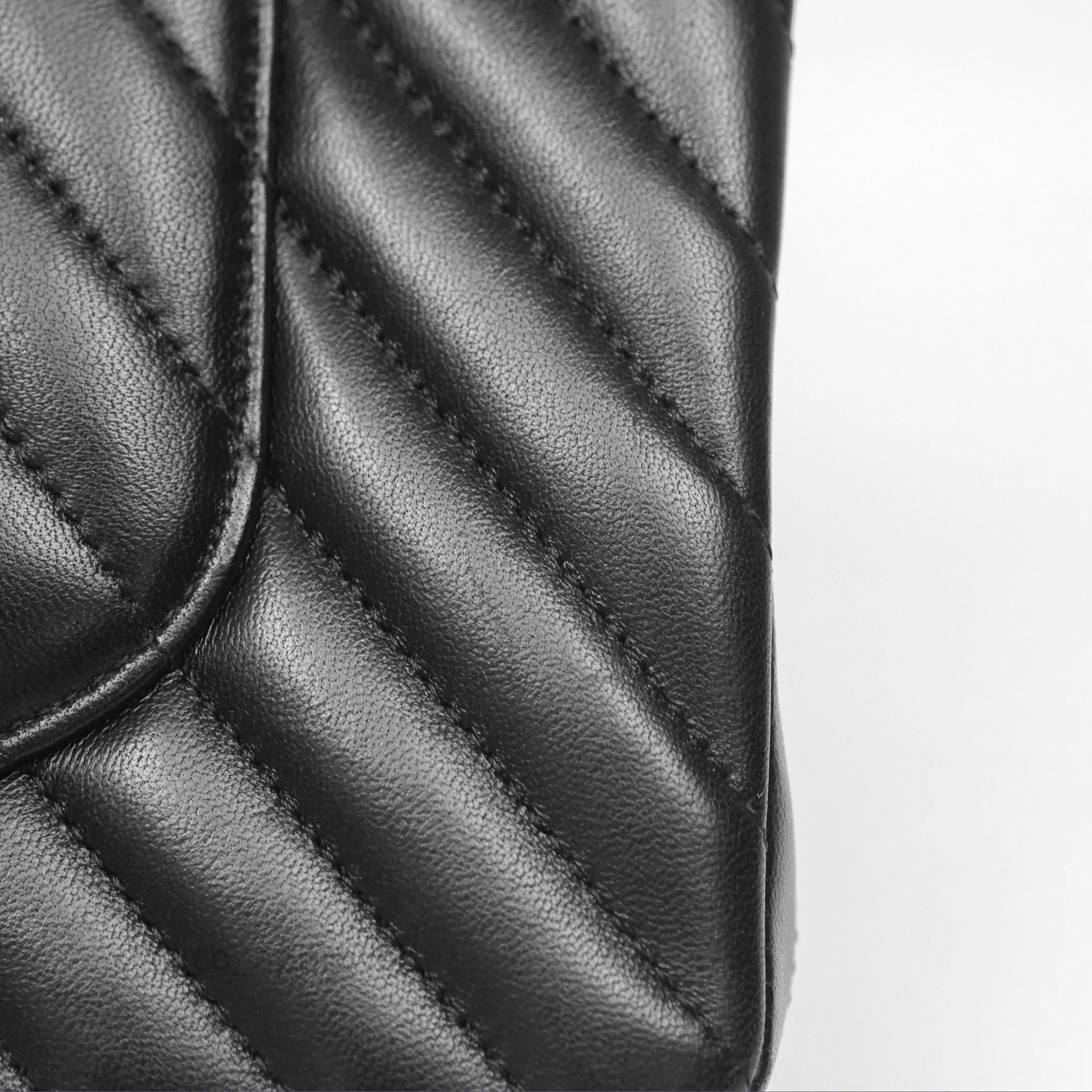 Chanel Classic M/L Medium Flap Chevron Black Lambskin Aged Gold Hardware