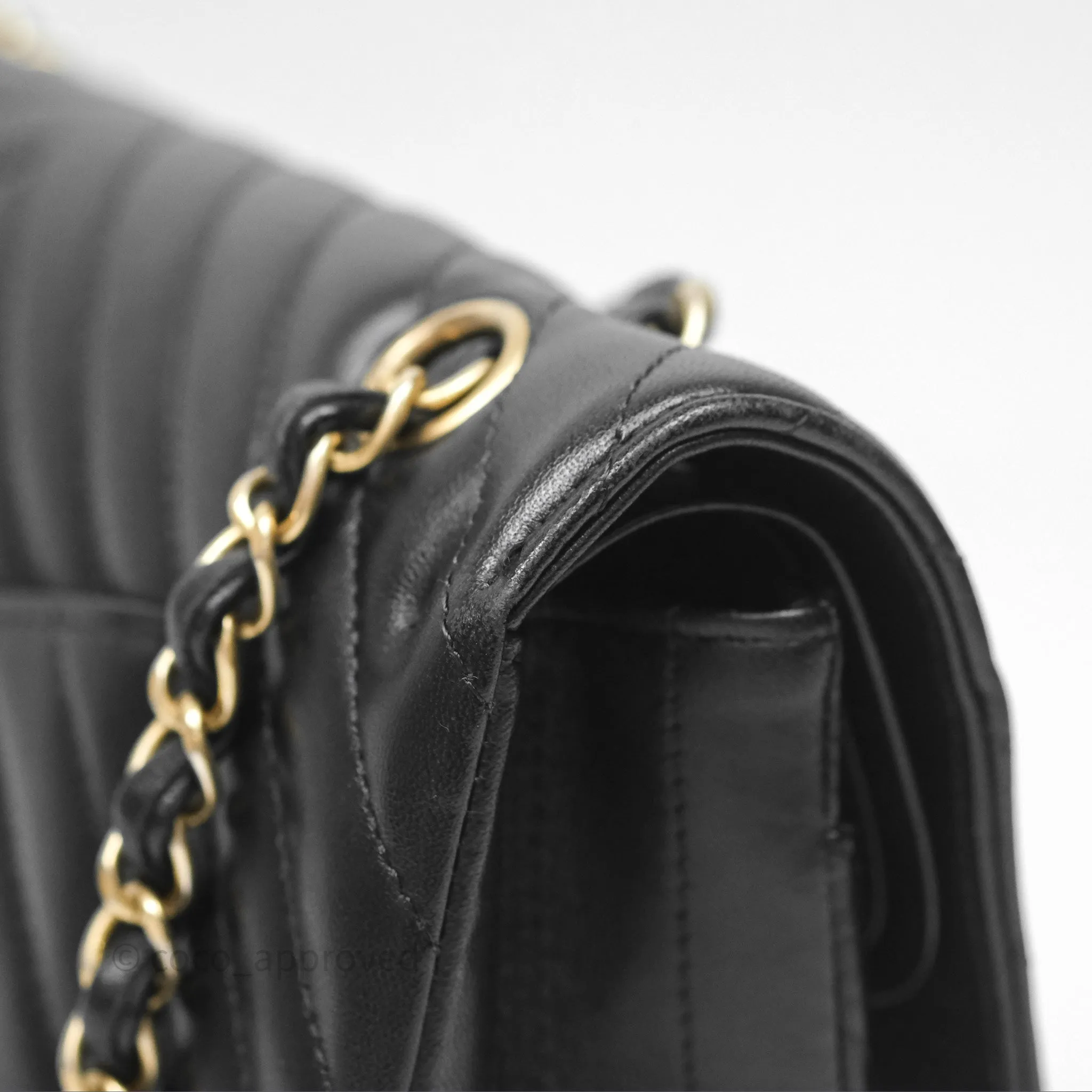 Chanel Classic M/L Medium Flap Chevron Black Lambskin Aged Gold Hardware