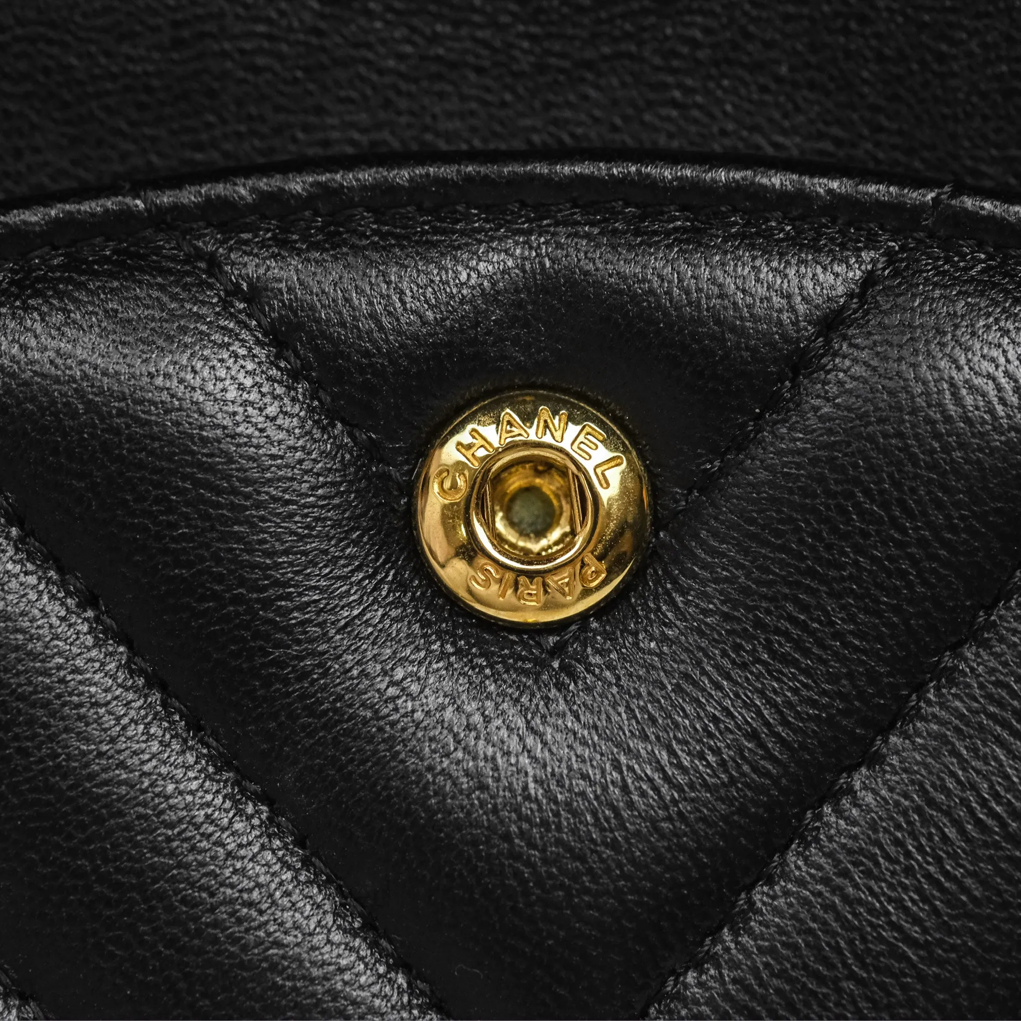 Chanel Classic M/L Medium Flap Chevron Black Lambskin Aged Gold Hardware