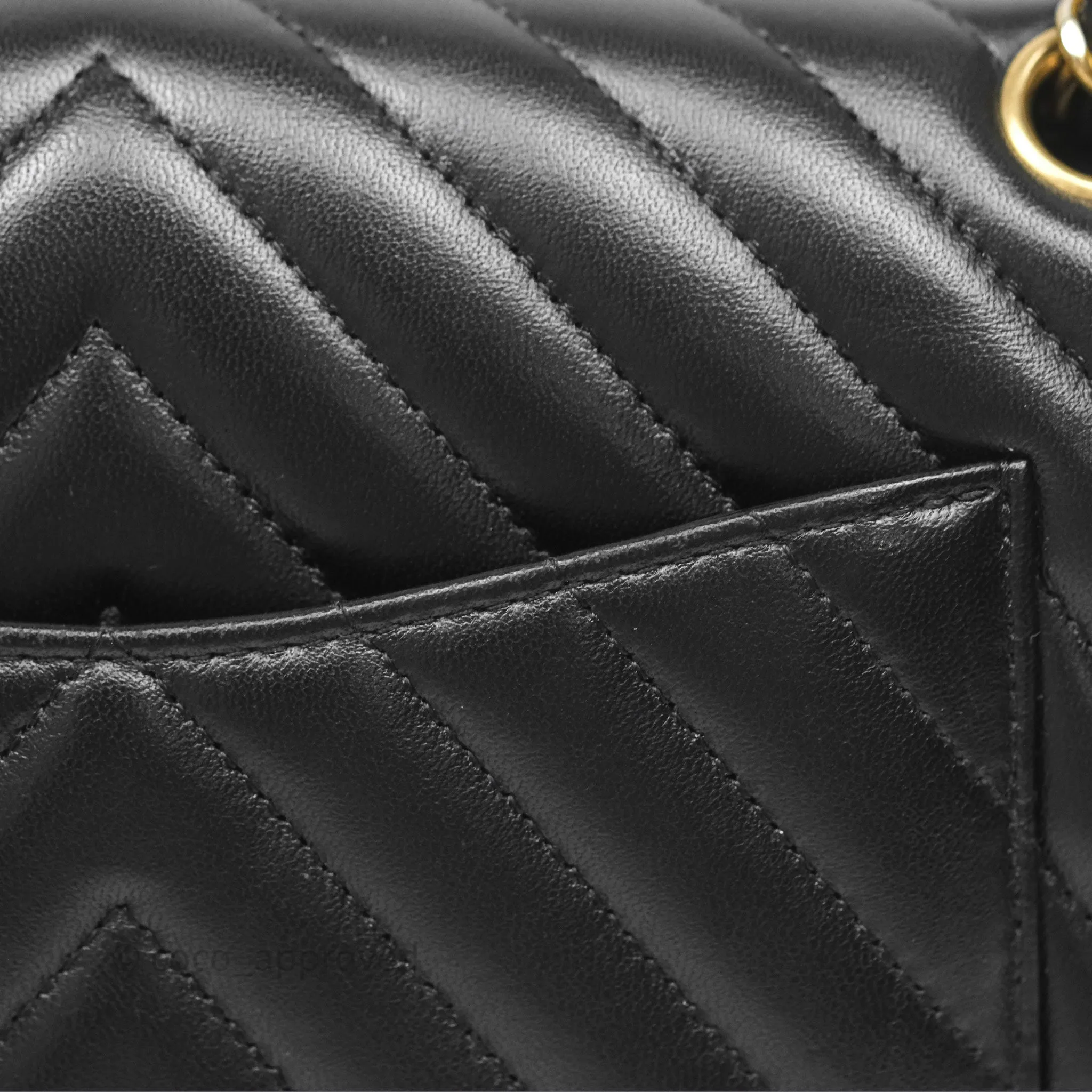 Chanel Classic M/L Medium Flap Chevron Black Lambskin Aged Gold Hardware