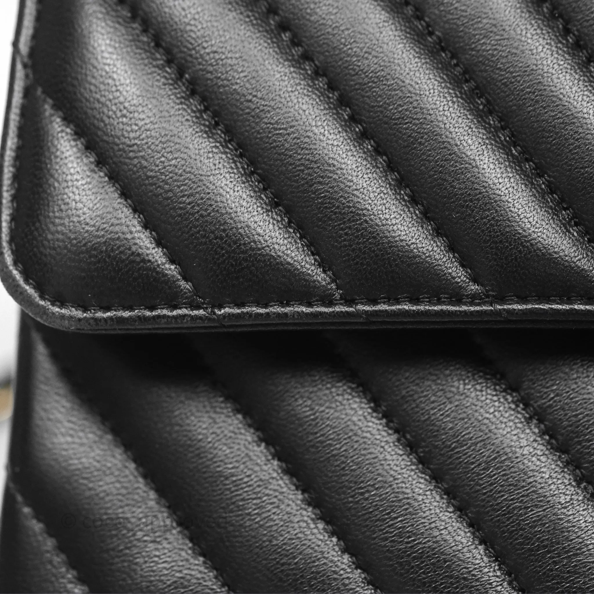 Chanel Classic M/L Medium Flap Chevron Black Lambskin Aged Gold Hardware