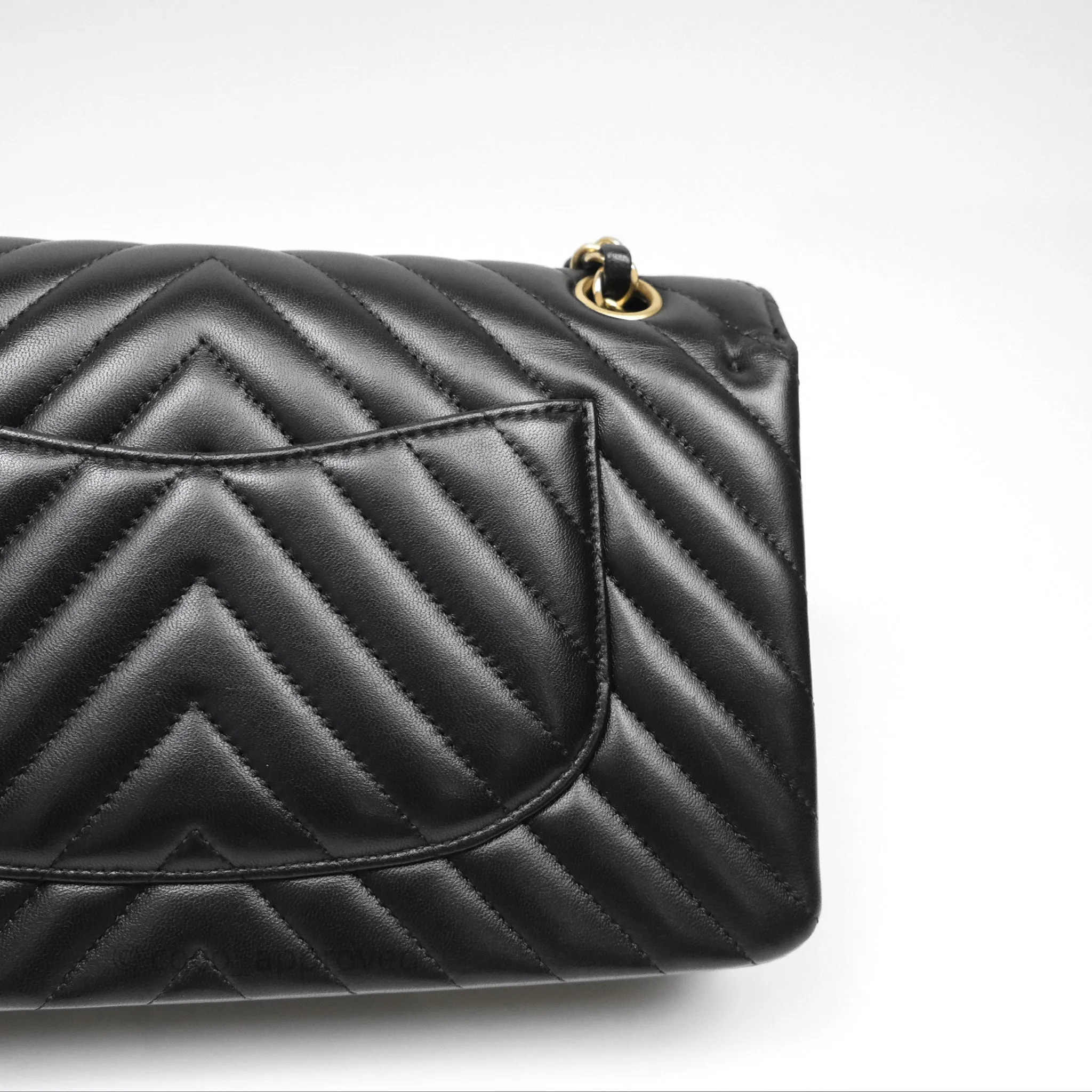 Chanel Classic M/L Medium Flap Chevron Black Lambskin Aged Gold Hardware
