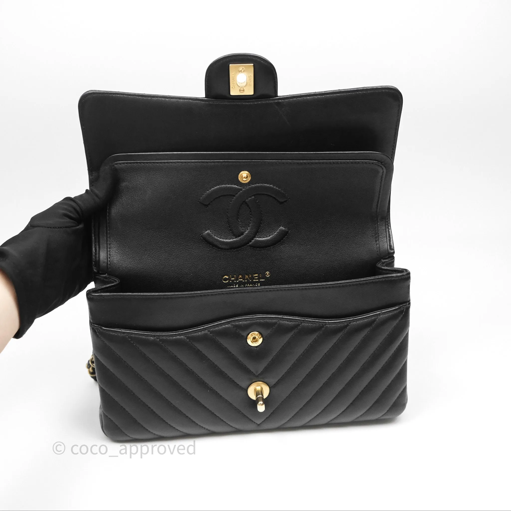 Chanel Classic M/L Medium Flap Chevron Black Lambskin Aged Gold Hardware