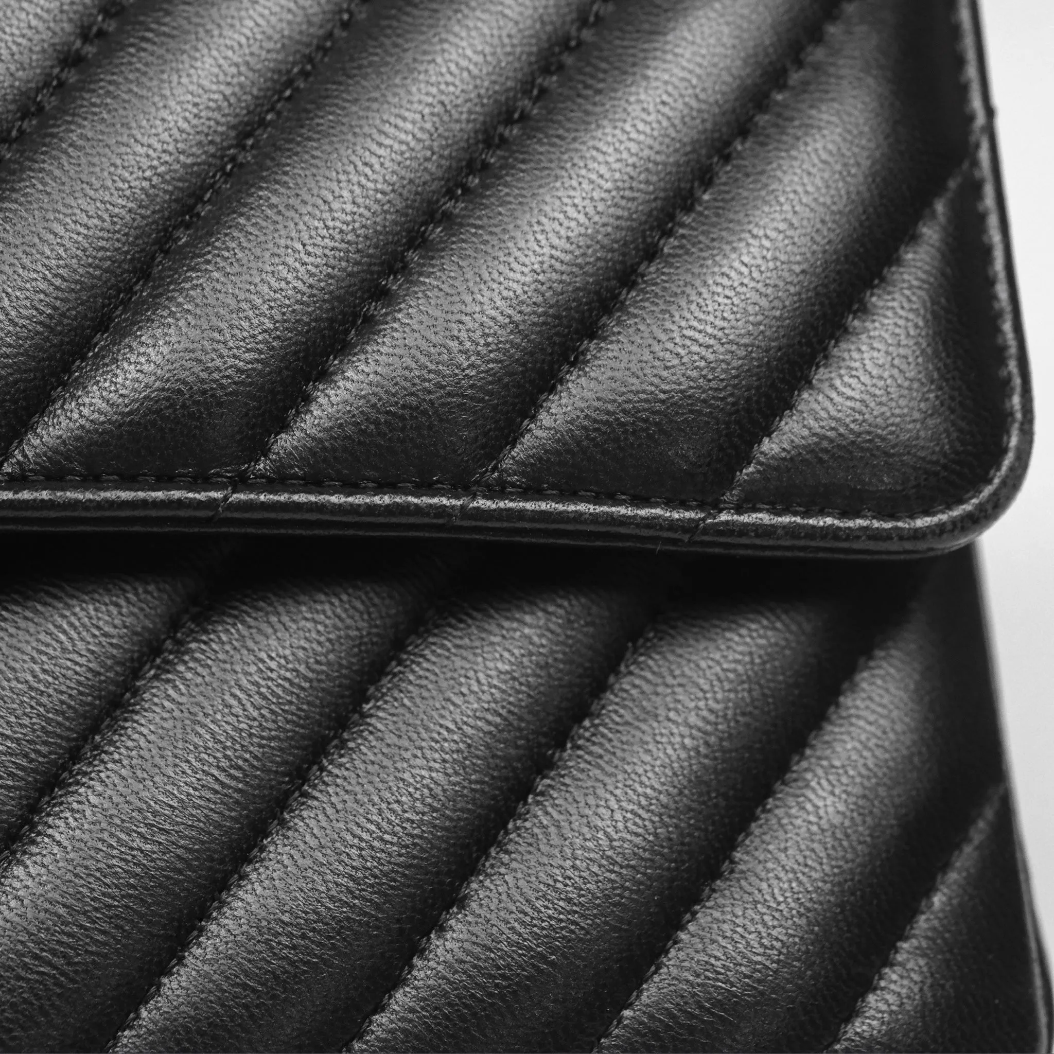 Chanel Classic M/L Medium Flap Chevron Black Lambskin Aged Gold Hardware