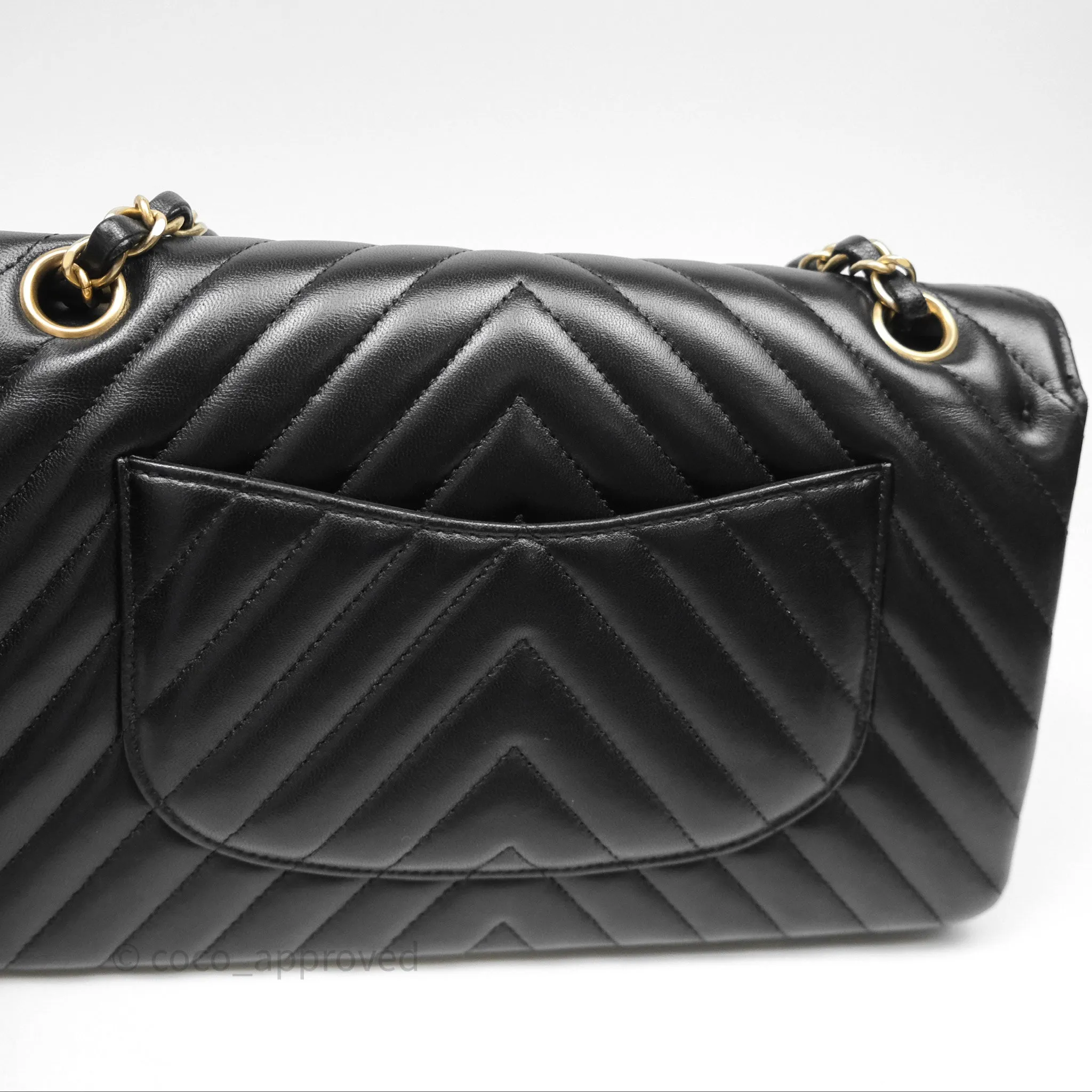 Chanel Classic M/L Medium Flap Chevron Black Lambskin Aged Gold Hardware