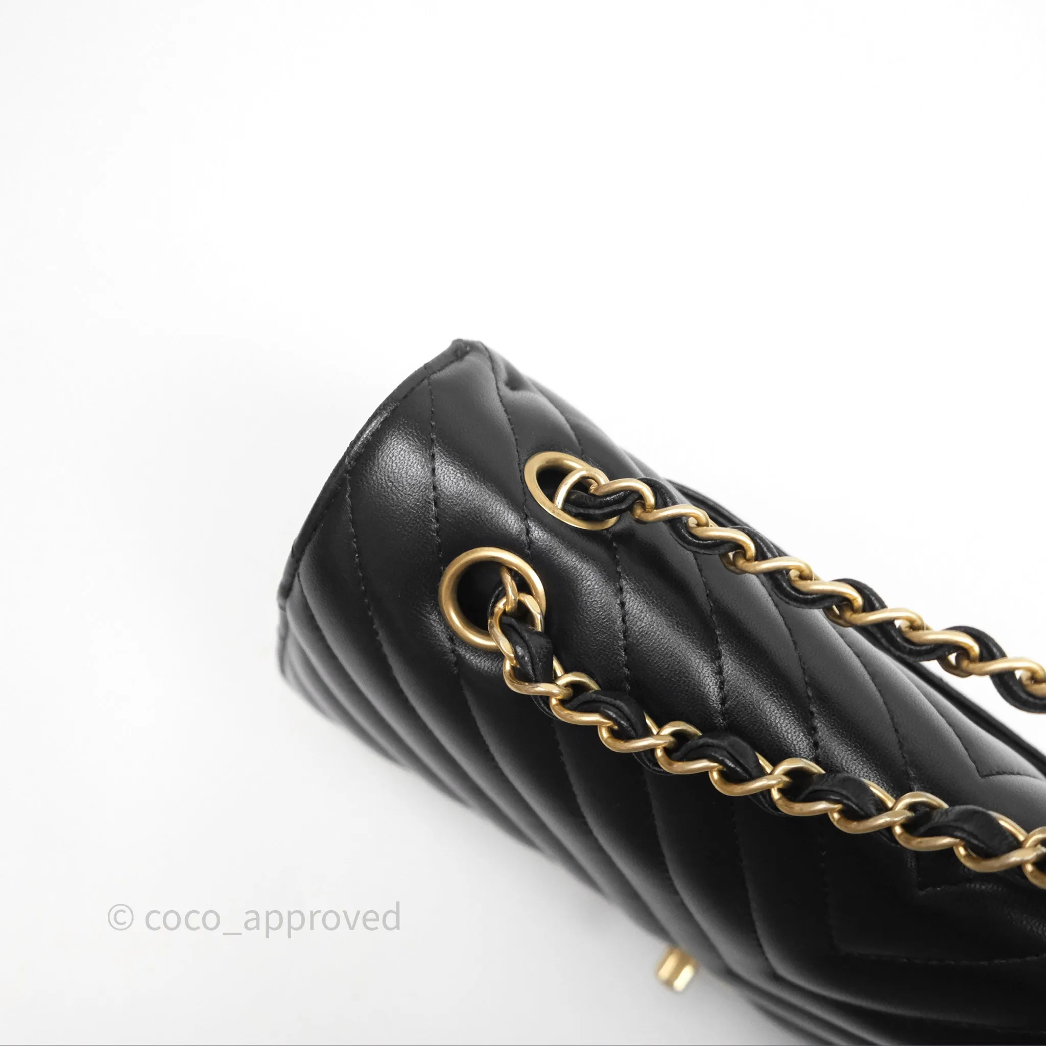 Chanel Classic M/L Medium Flap Chevron Black Lambskin Aged Gold Hardware