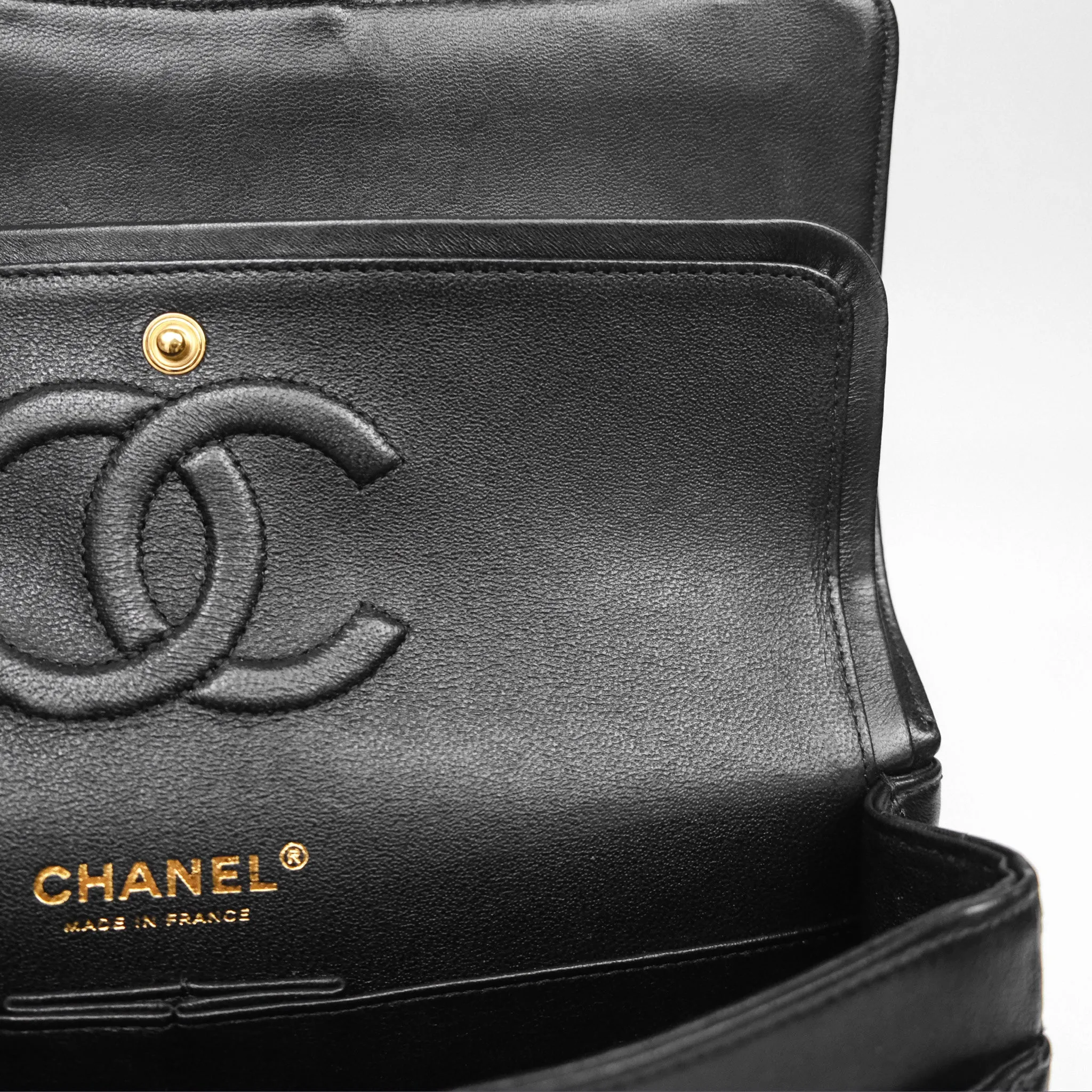 Chanel Classic M/L Medium Flap Chevron Black Lambskin Aged Gold Hardware