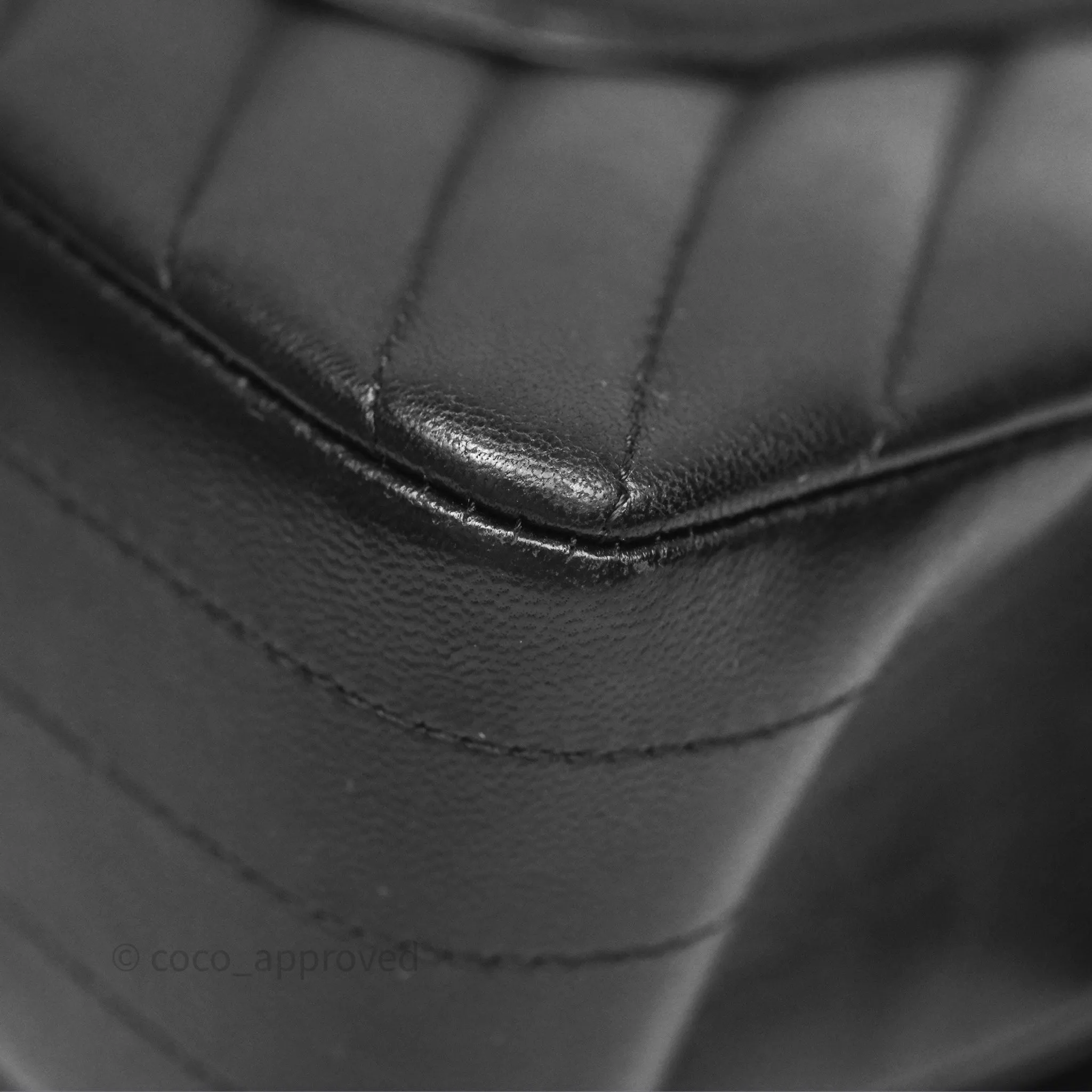 Chanel Classic M/L Medium Flap Chevron Black Lambskin Aged Gold Hardware