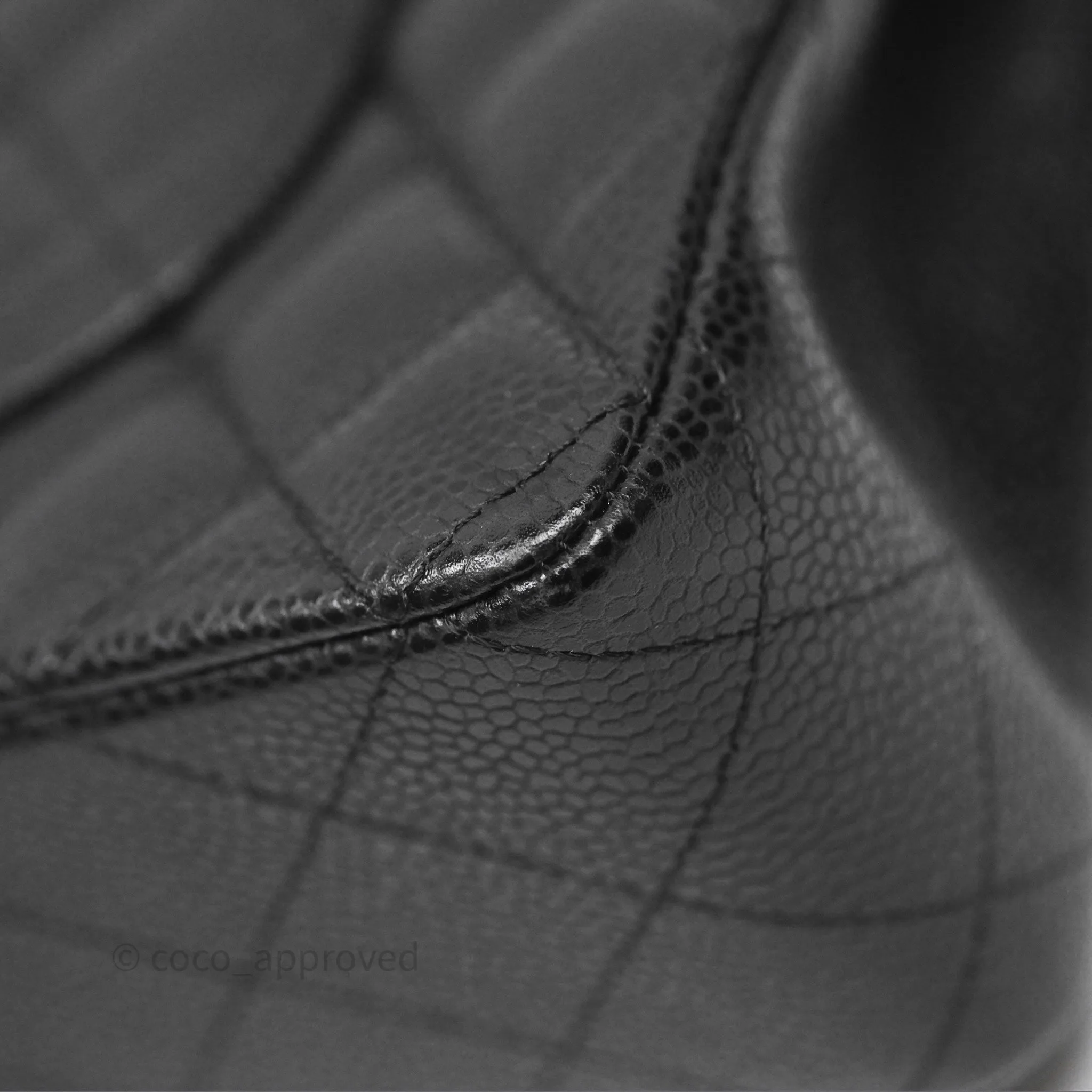 Chanel Classic M/L Medium Flap Quilted Black Caviar Gold Hardware