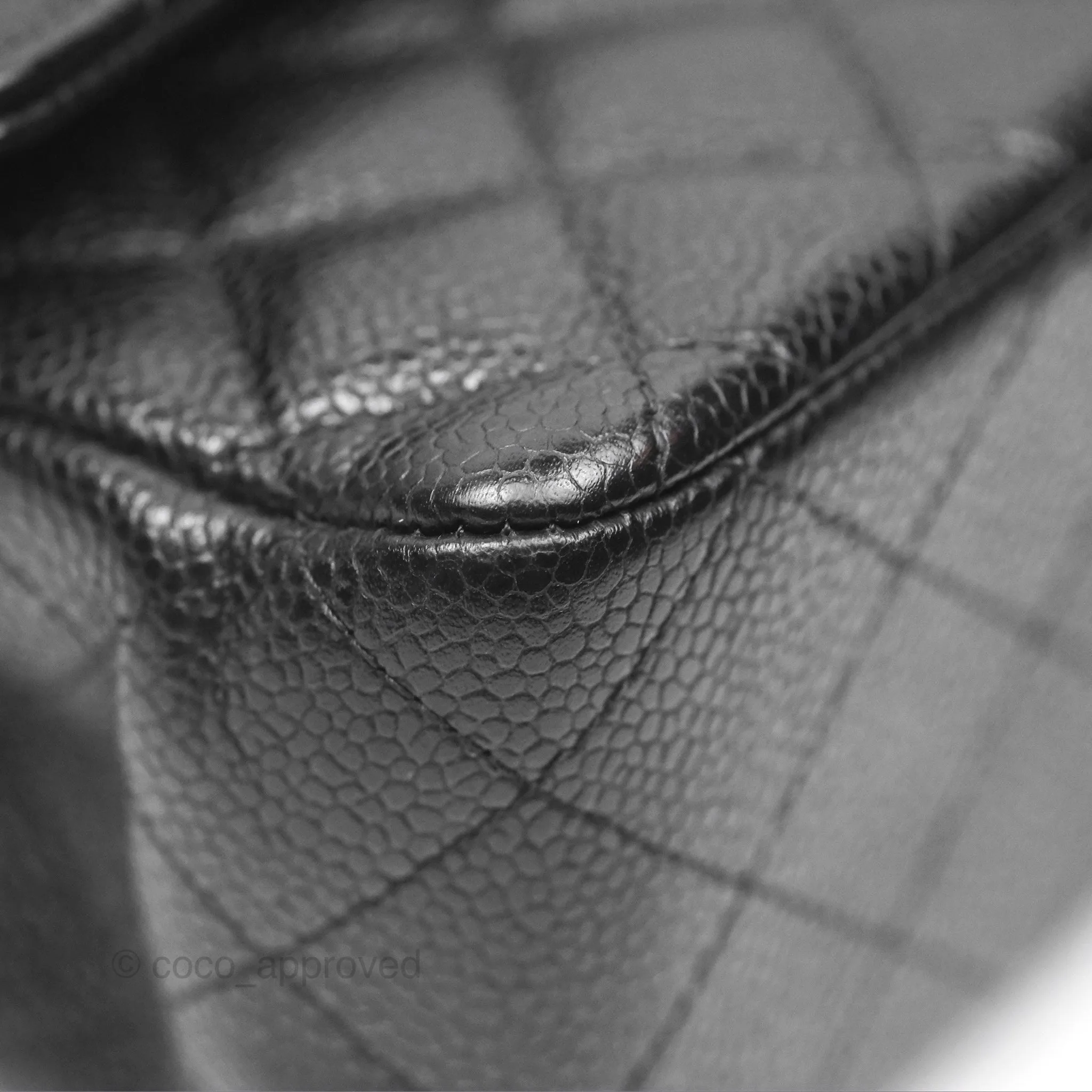 Chanel Classic M/L Medium Flap Quilted Black Caviar Gold Hardware