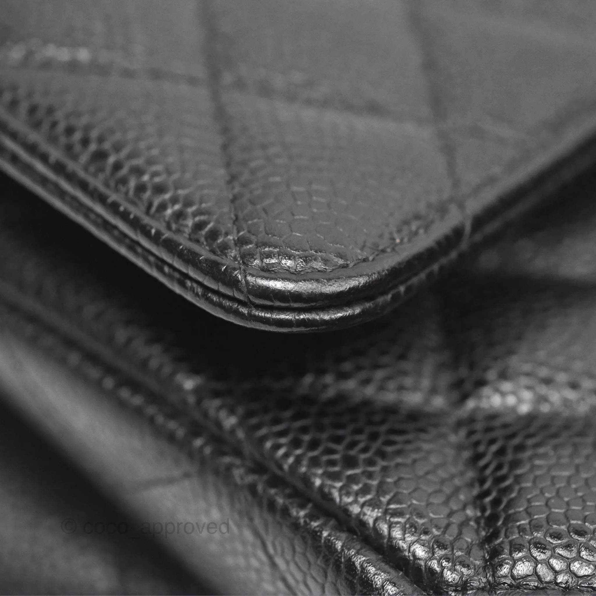 Chanel Classic M/L Medium Flap Quilted Black Caviar Gold Hardware