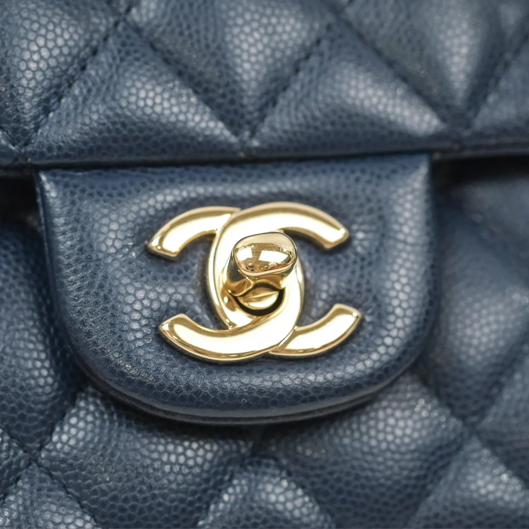 Chanel M/L Medium Classic Flap Quilted Navy Caviar Gold Hardware