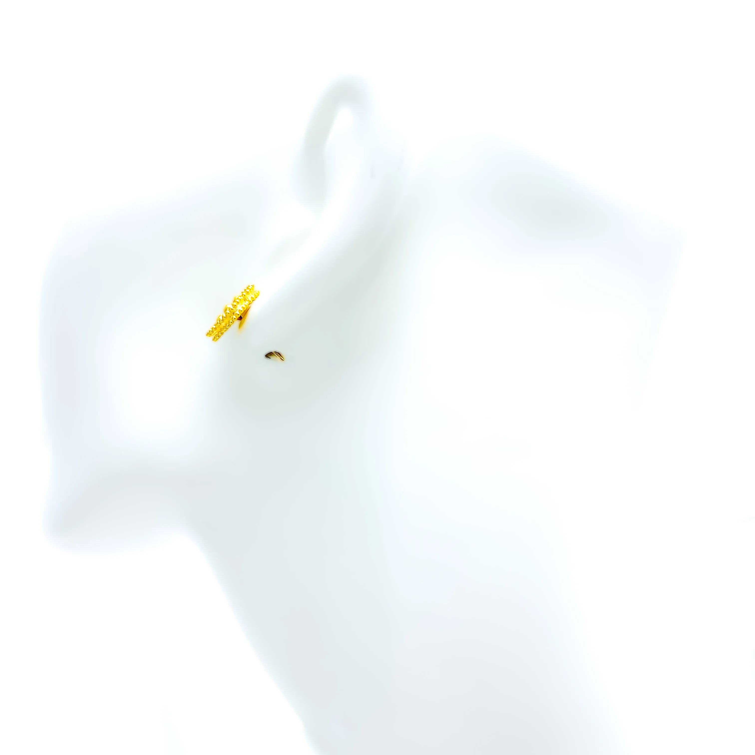 Elegant Luminous 21k Gold Medium Clover Earrings