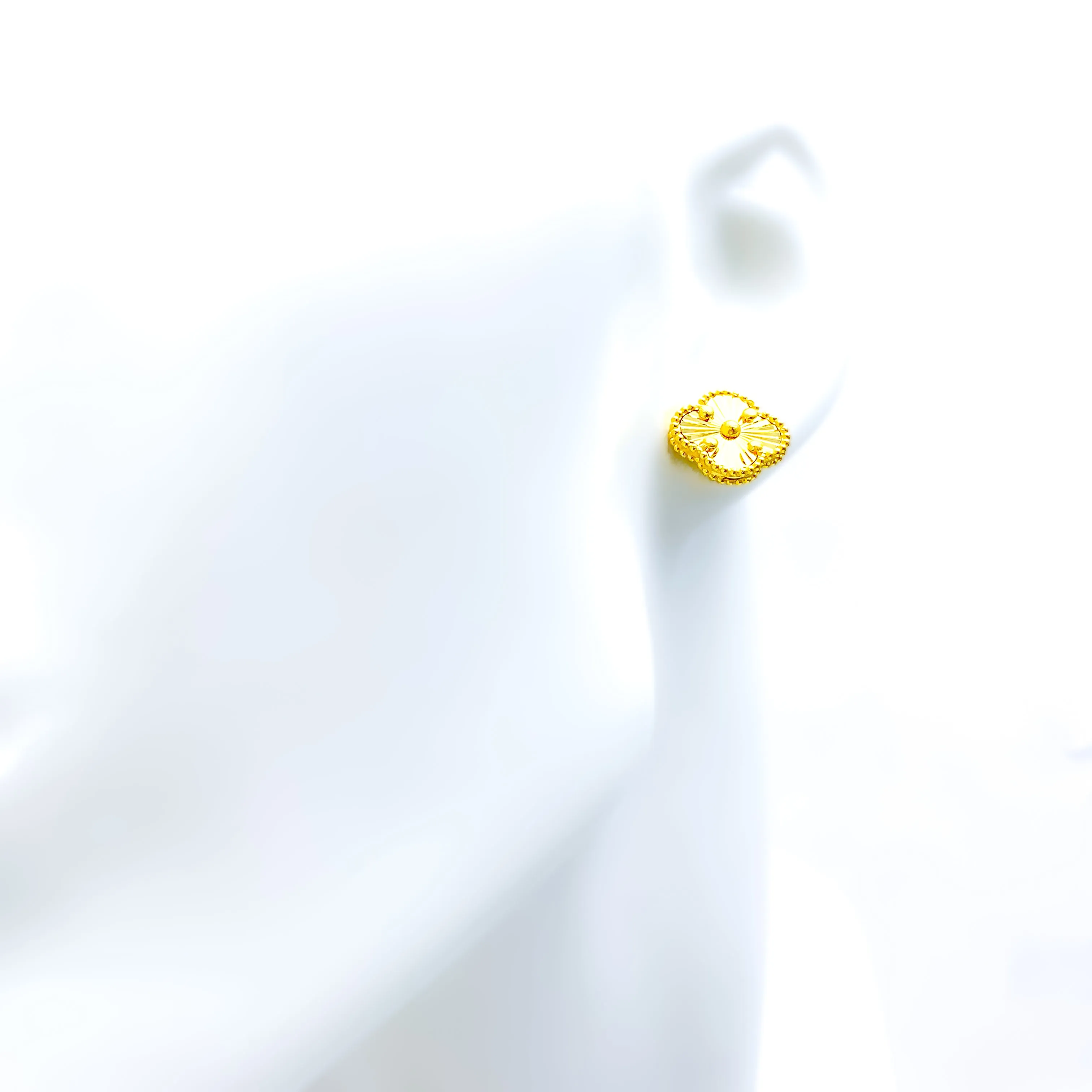 Elegant Luminous 21k Gold Medium Clover Earrings