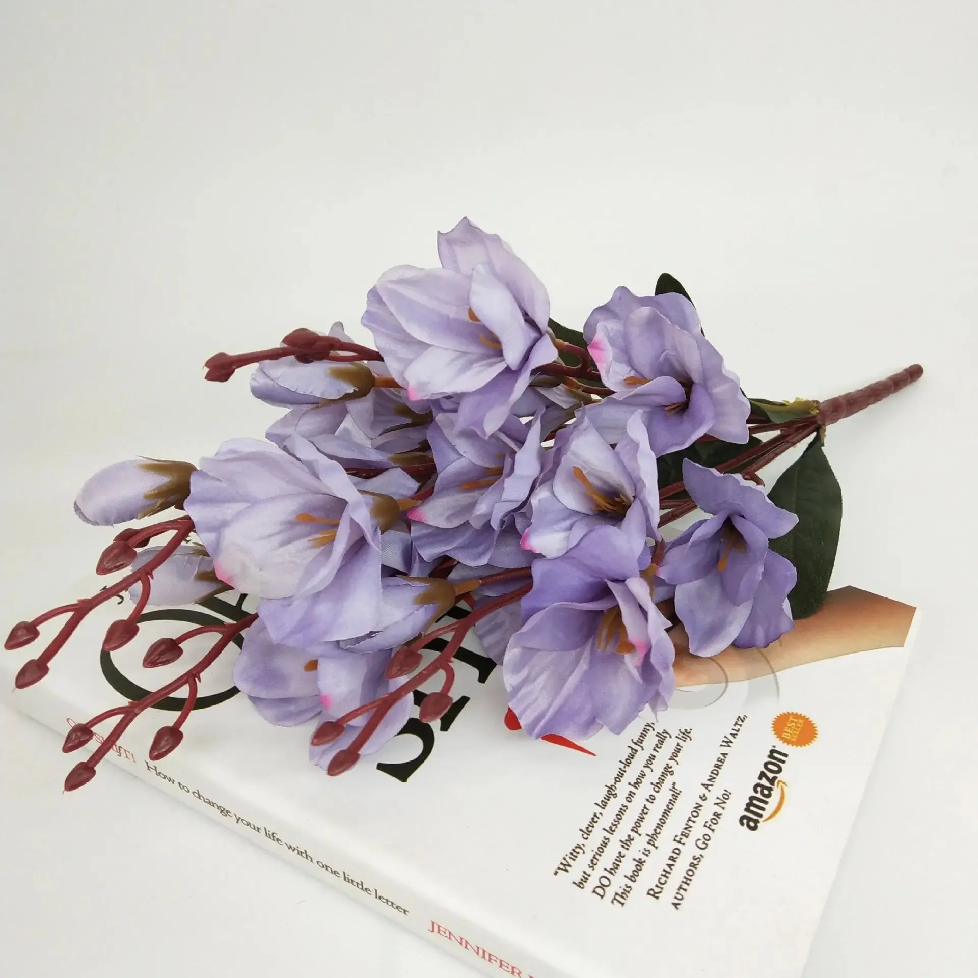 Elegant Magnolia & Freesia Wedding Décor