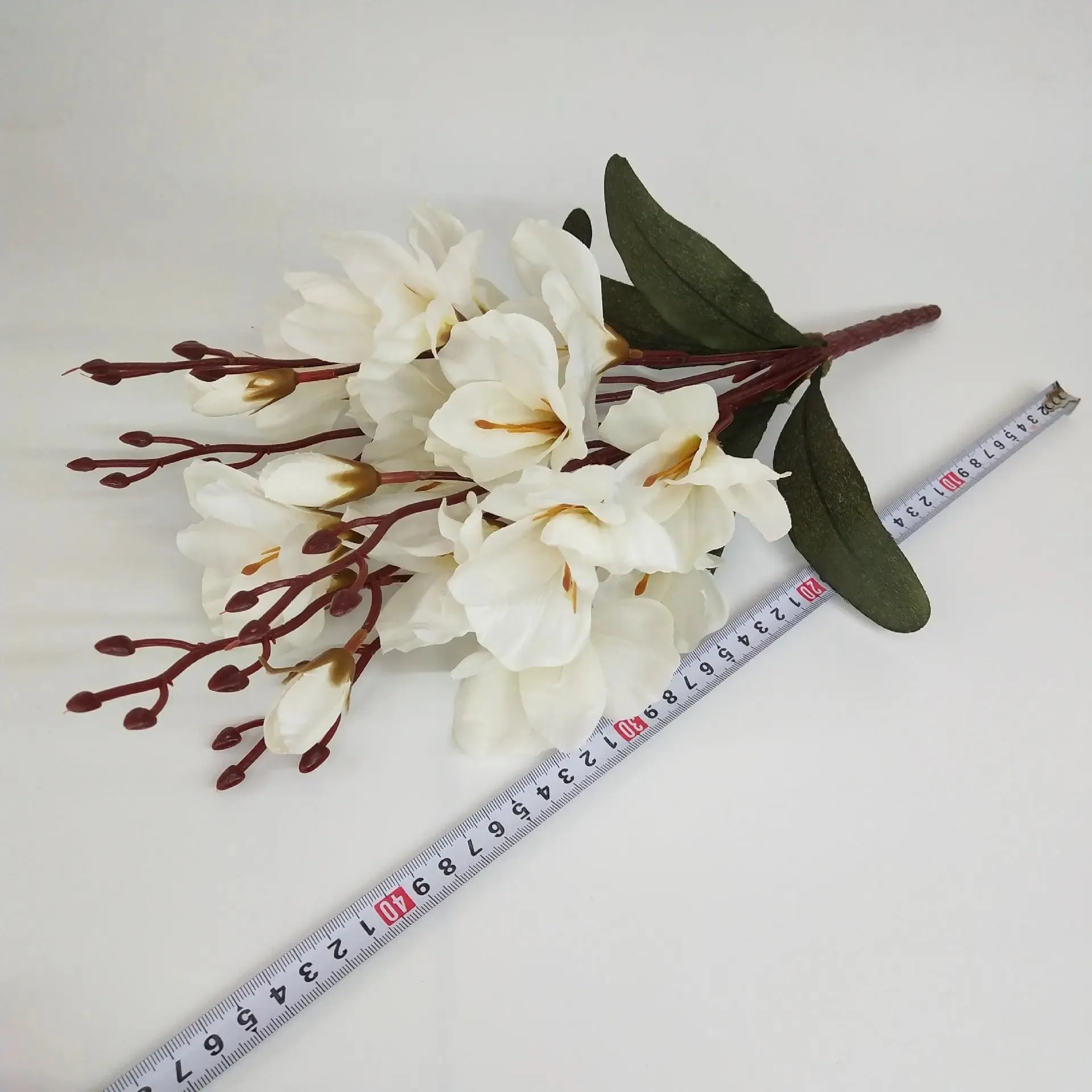 Elegant Magnolia & Freesia Wedding Décor
