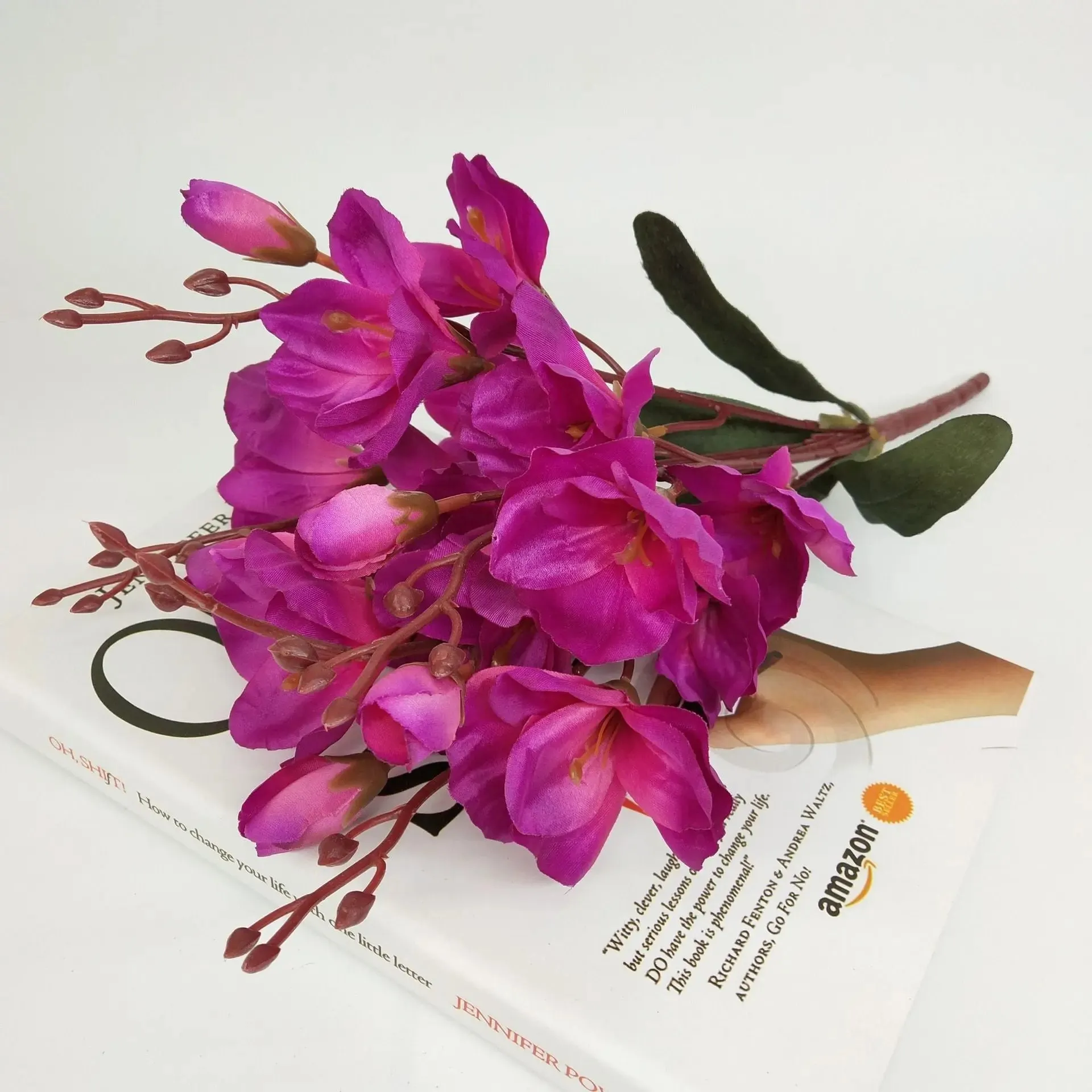 Elegant Magnolia & Freesia Wedding Décor