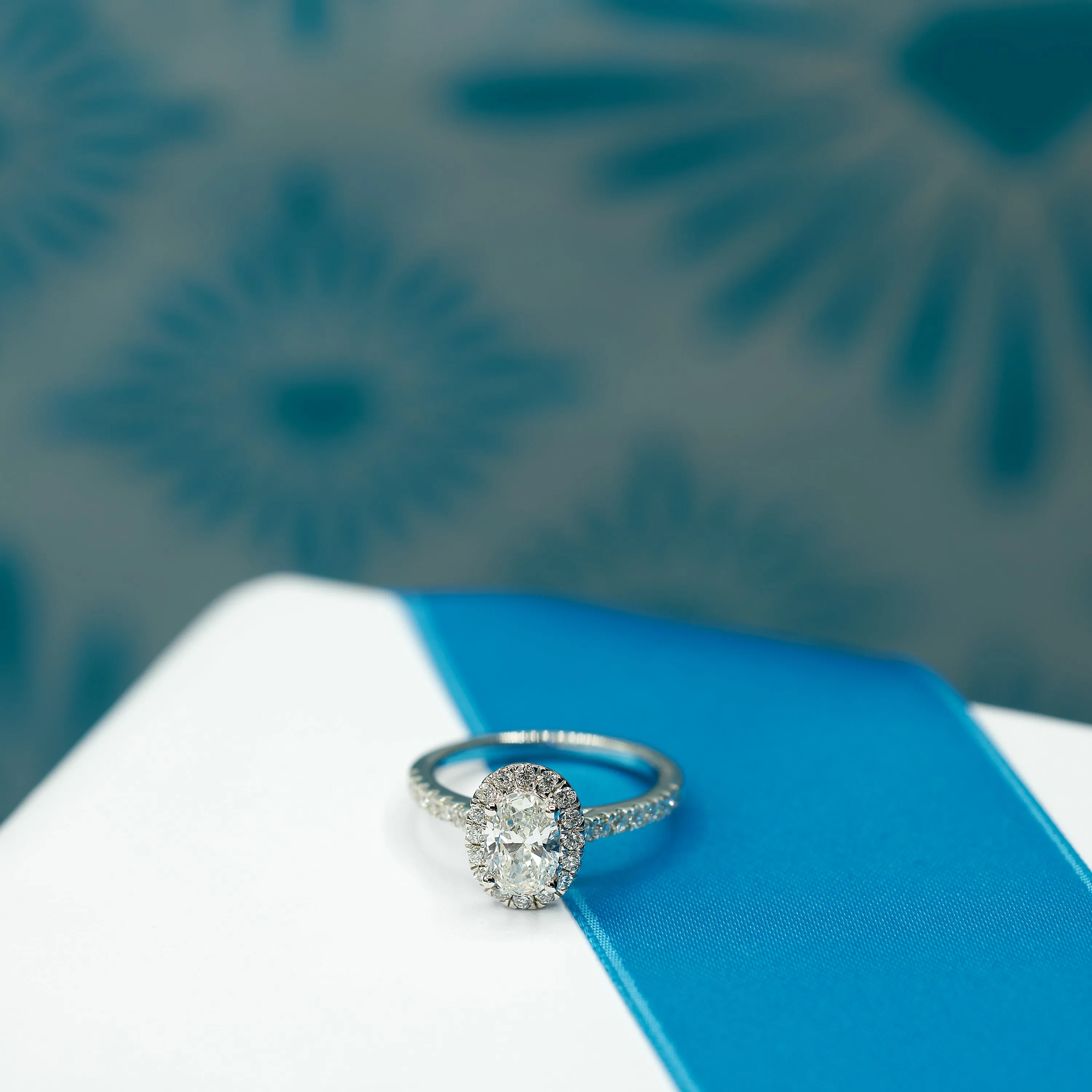 Ellipse Engagement Ring in Yellow Gold