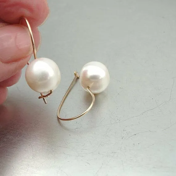 Hadar Designers NEW 14k Gold Fil Round White Pearl Earrings Dangle Handmade (Ve