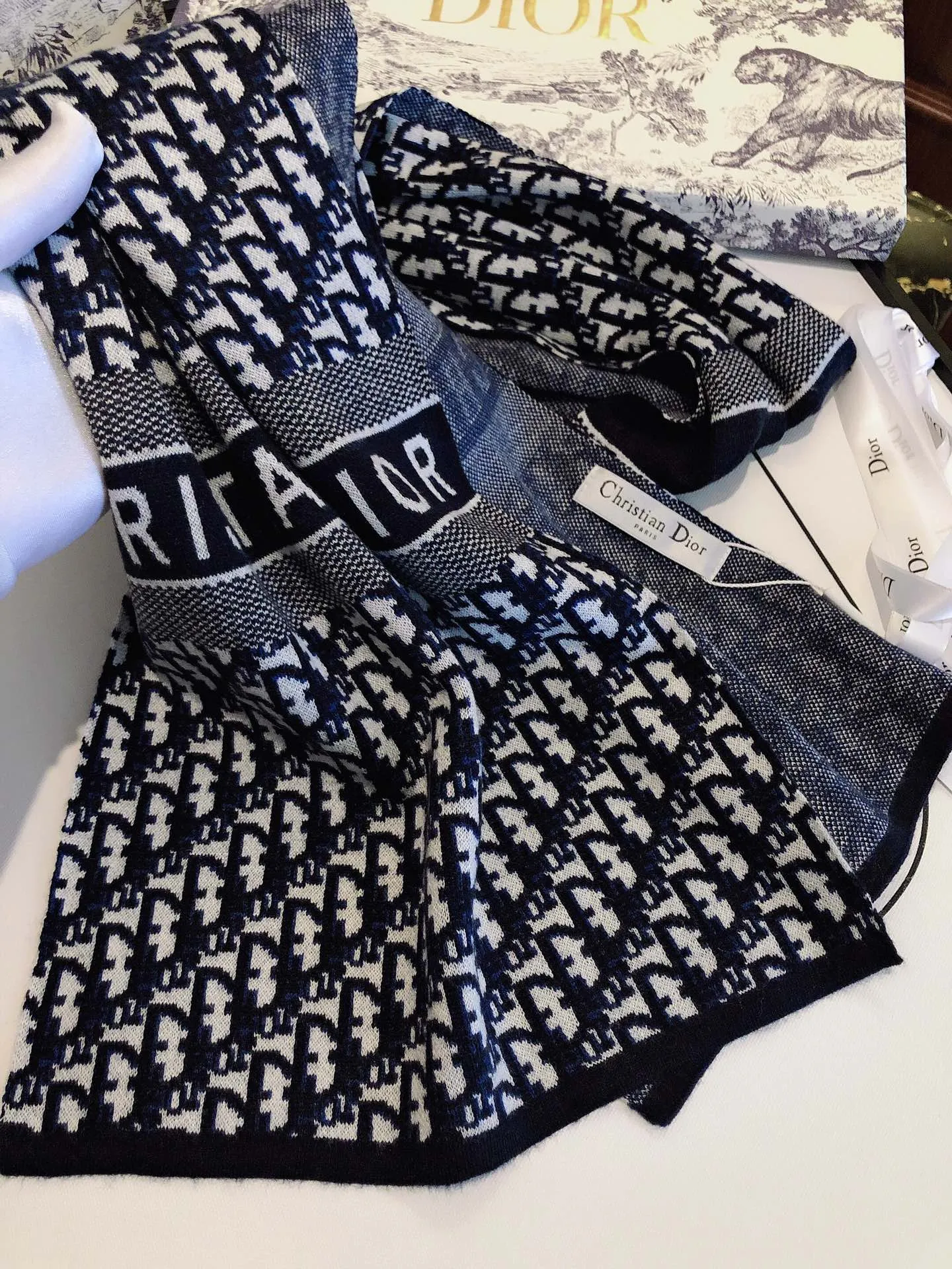 High-end CD cashmere knitted scarf