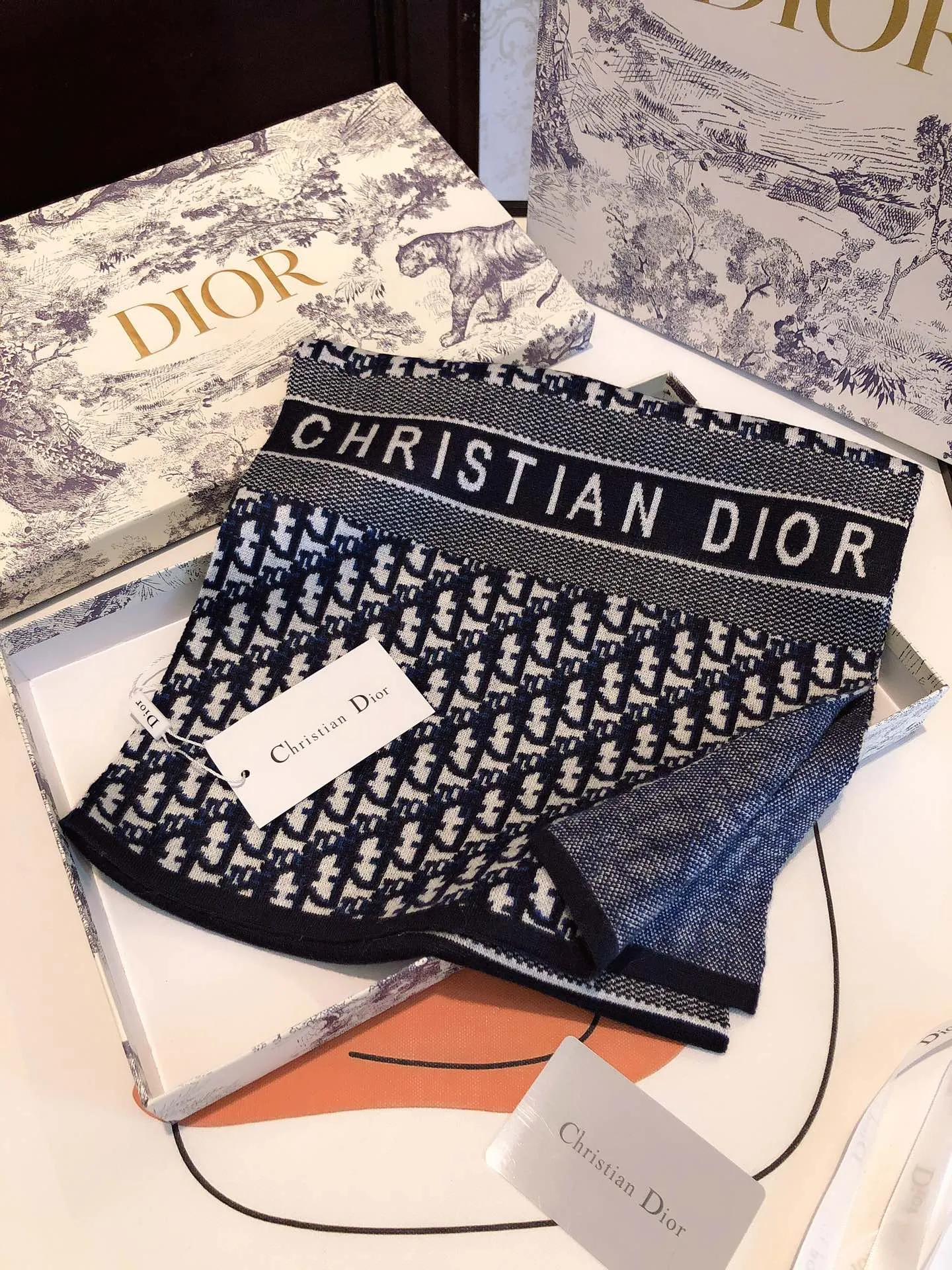 High-end CD cashmere knitted scarf