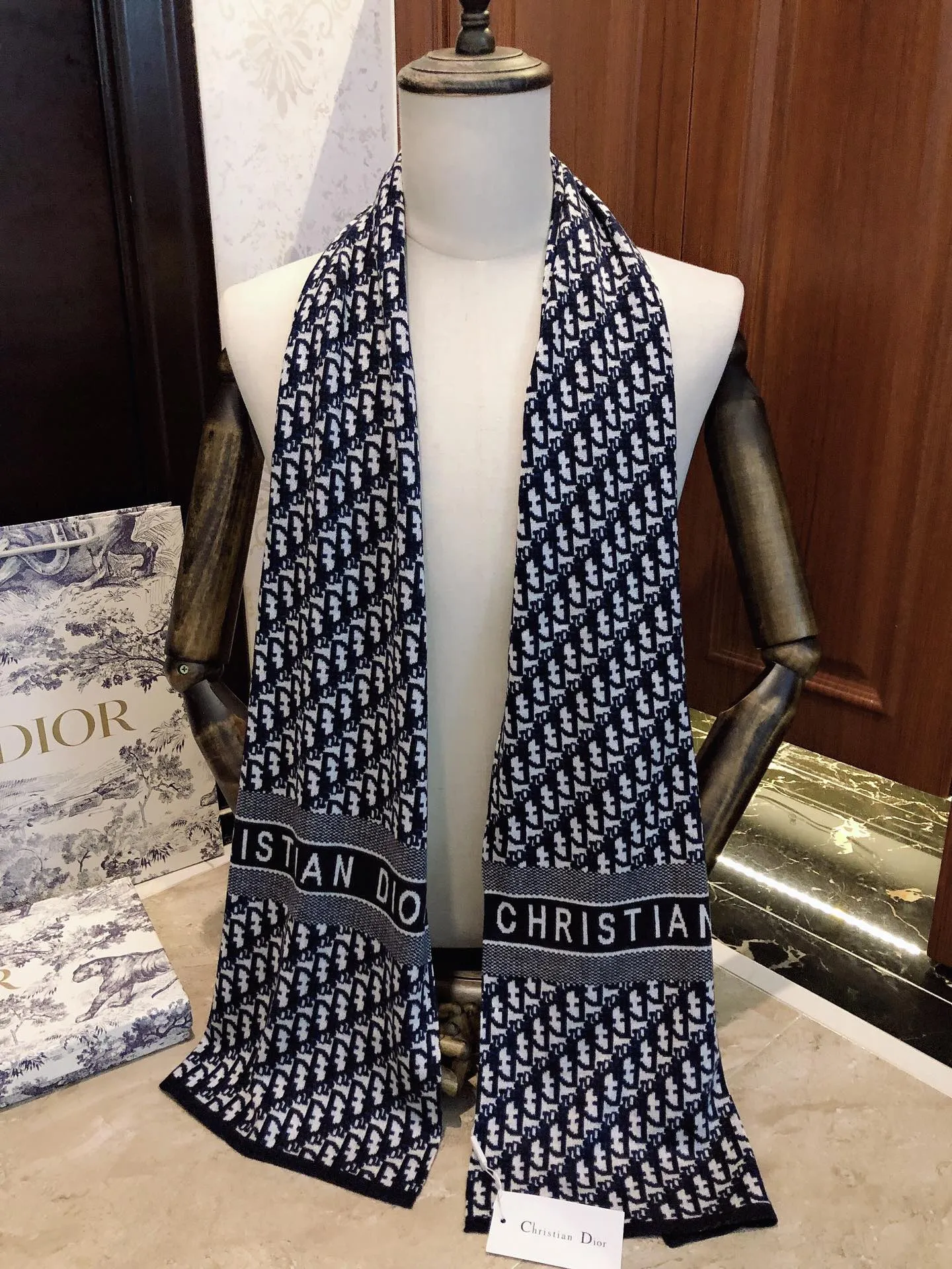 High-end CD cashmere knitted scarf