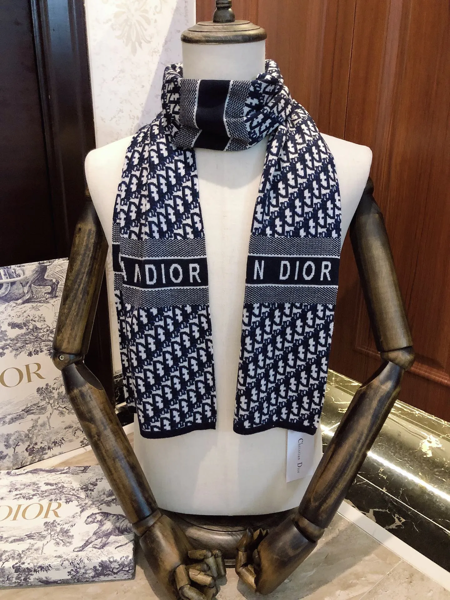 High-end CD cashmere knitted scarf