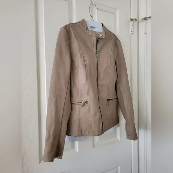 ✨️HP✨️Mo-Ka | Women's Tan Faux Leather Moto Jacket (SIZE S)