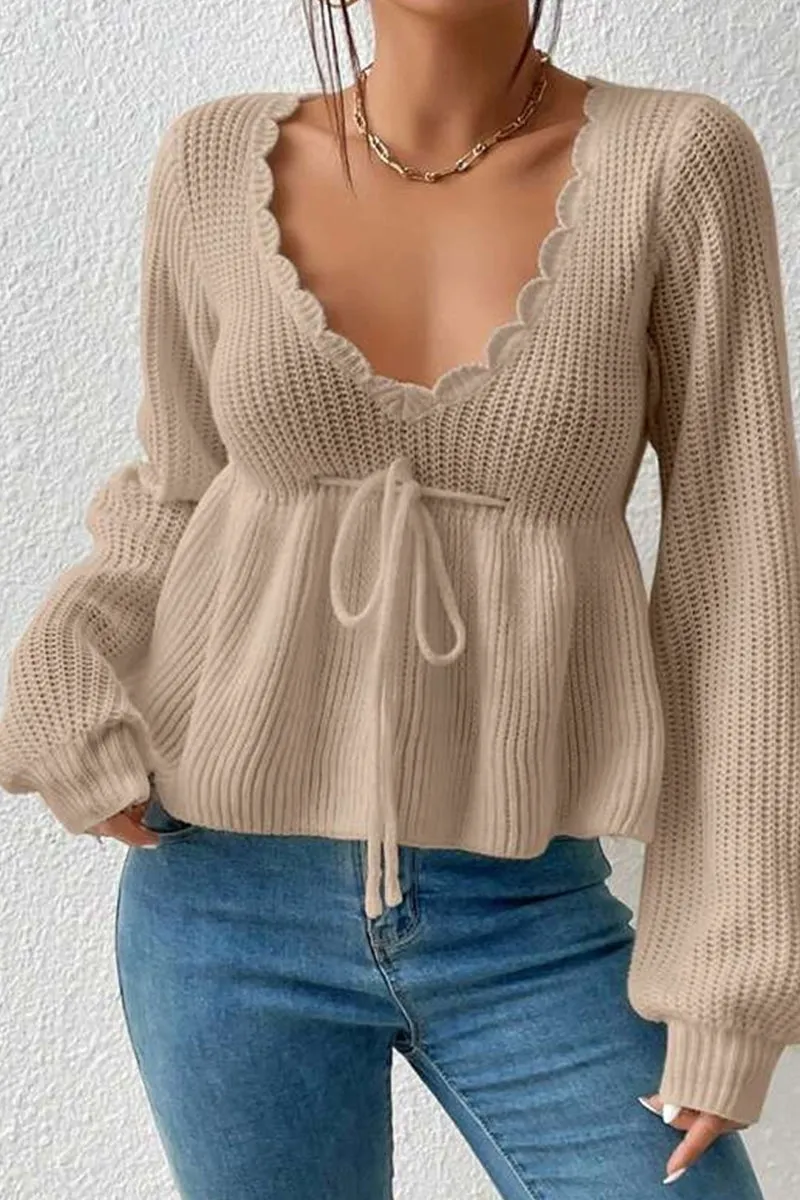 HWR1192 Scalloped V-Neck Knit Top