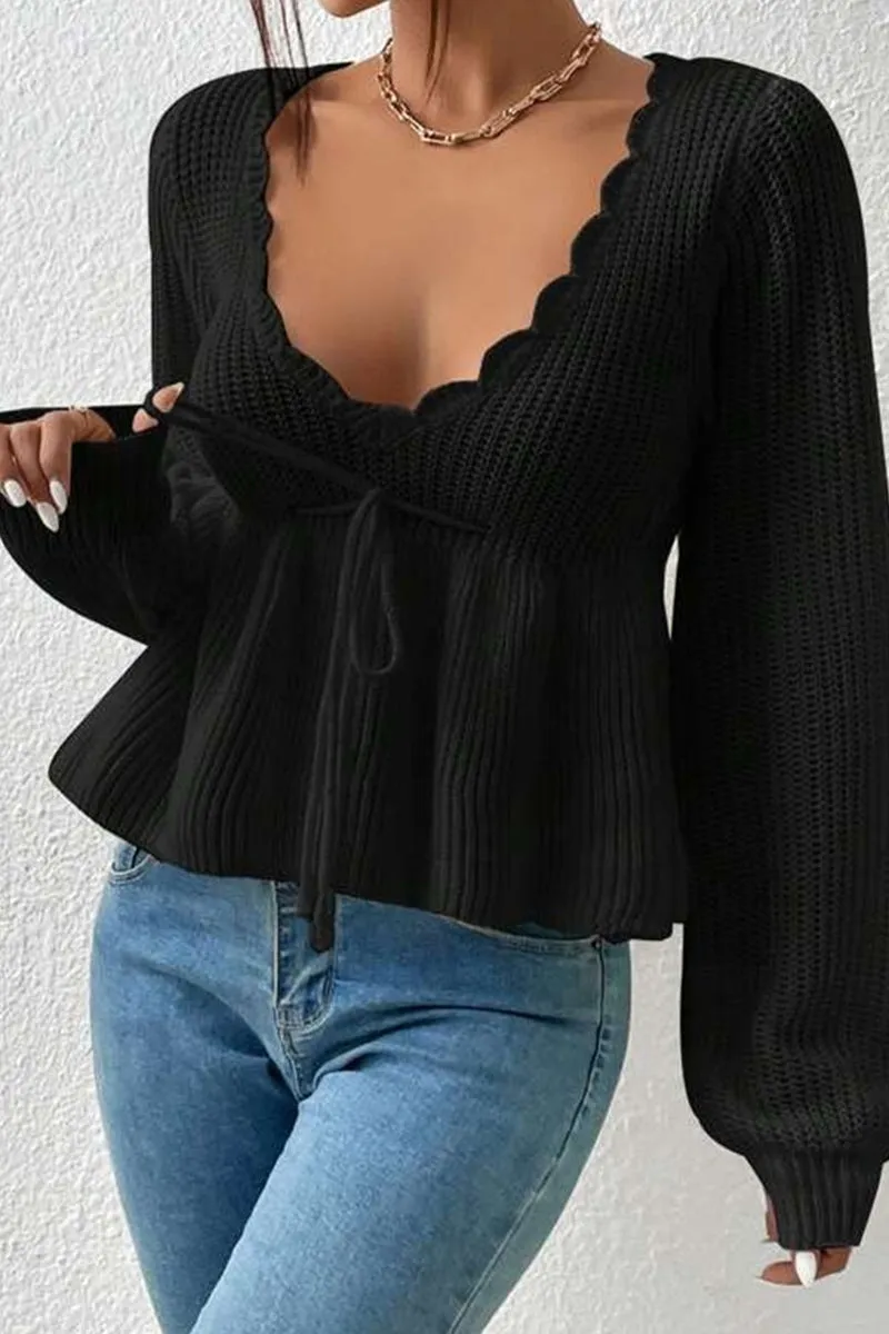 HWR1192 Scalloped V-Neck Knit Top