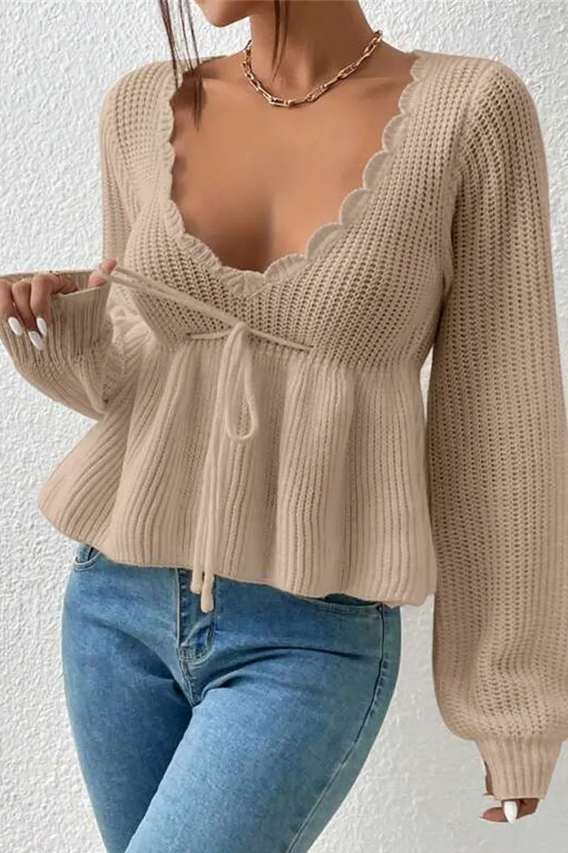 HWR1192 Scalloped V-Neck Knit Top