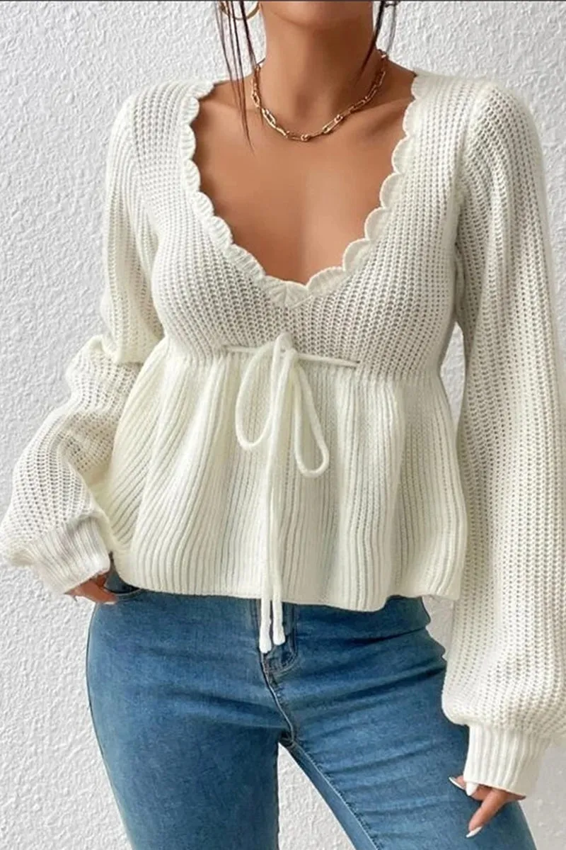 HWR1192 Scalloped V-Neck Knit Top