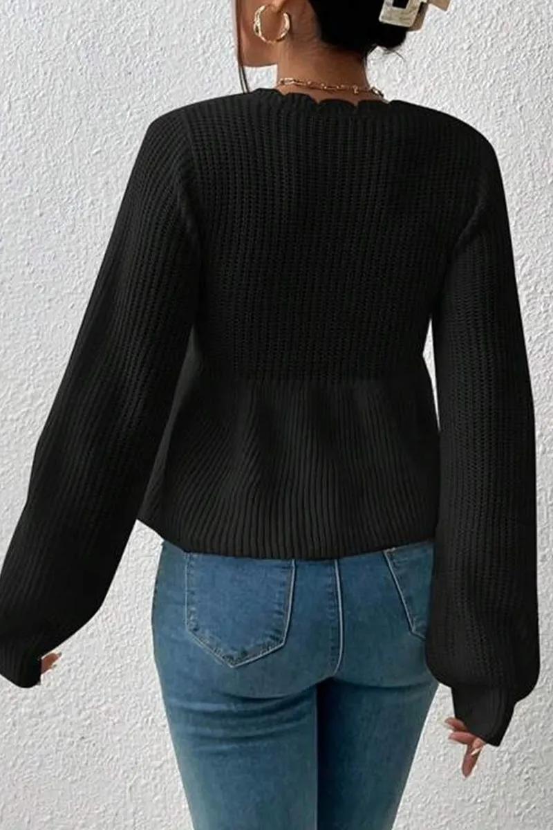 HWR1192 Scalloped V-Neck Knit Top