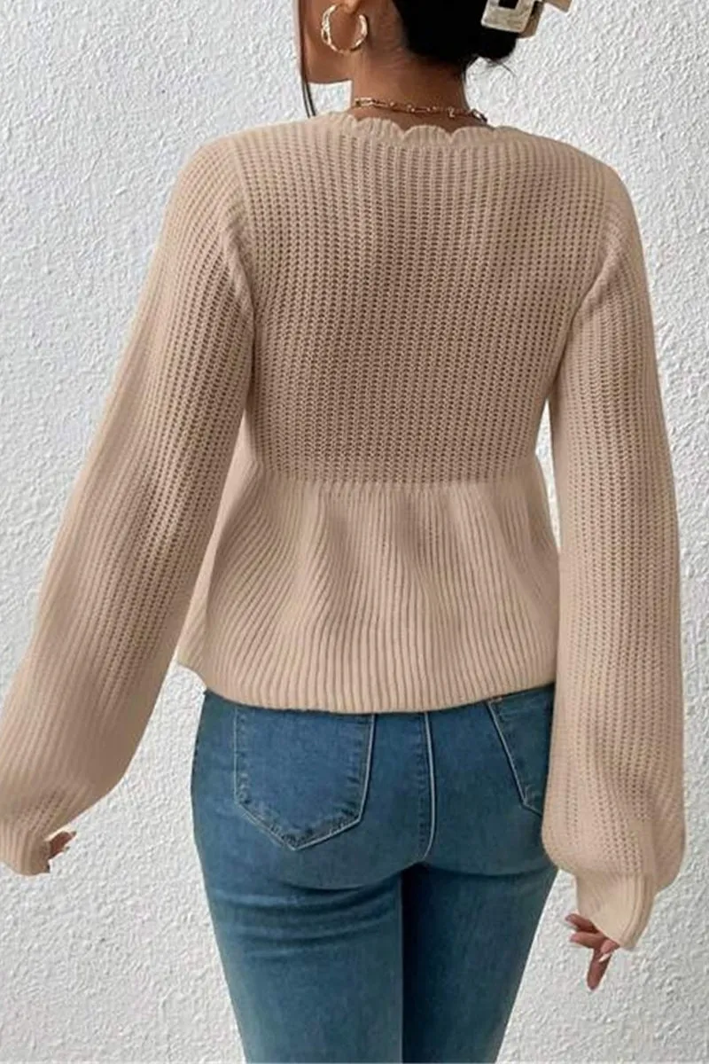HWR1192 Scalloped V-Neck Knit Top