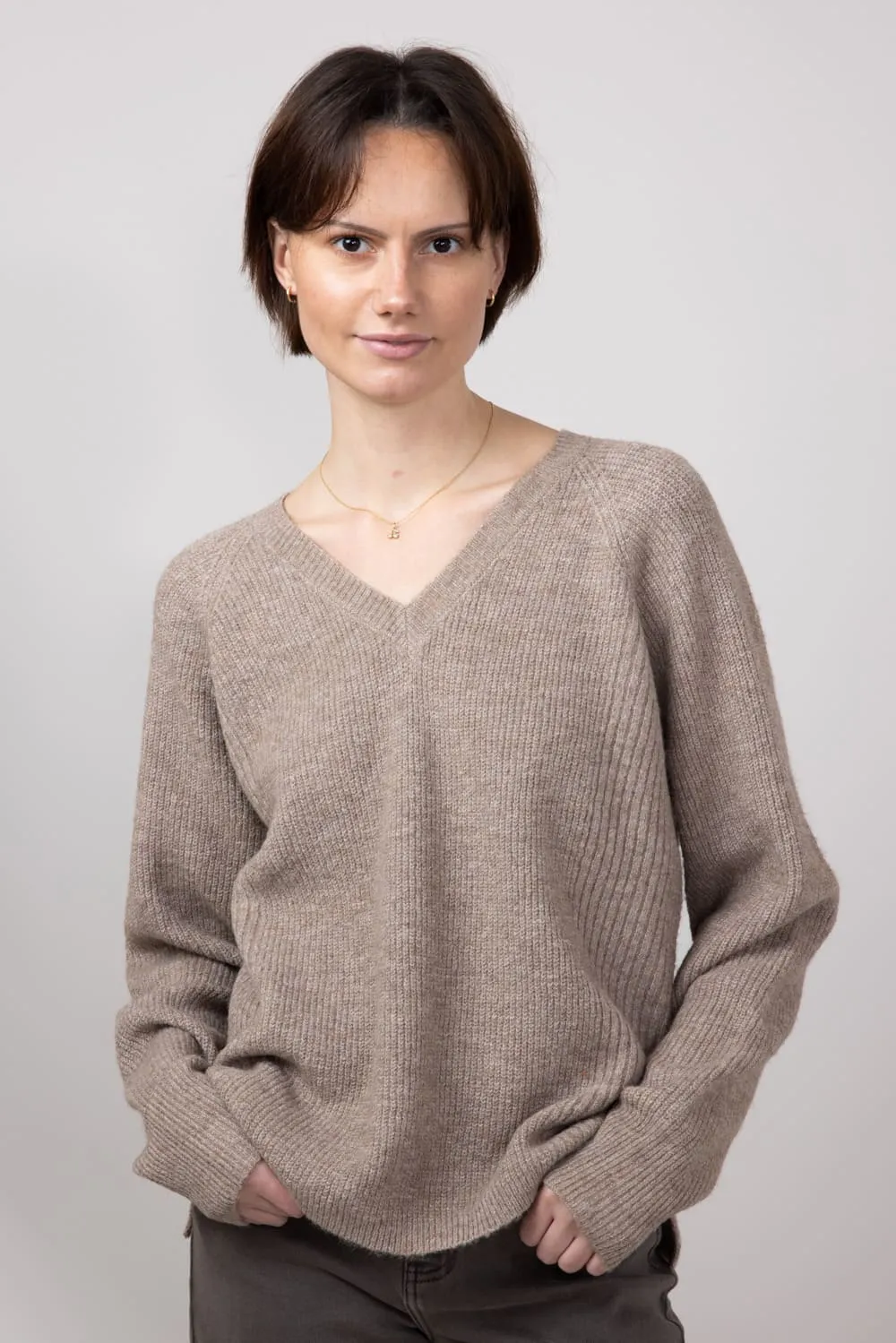 Thread & Supply V-Neck Knit Marigold Sweater for Women in Heather Pewter | T2756SWTS-HTHRPEWTER