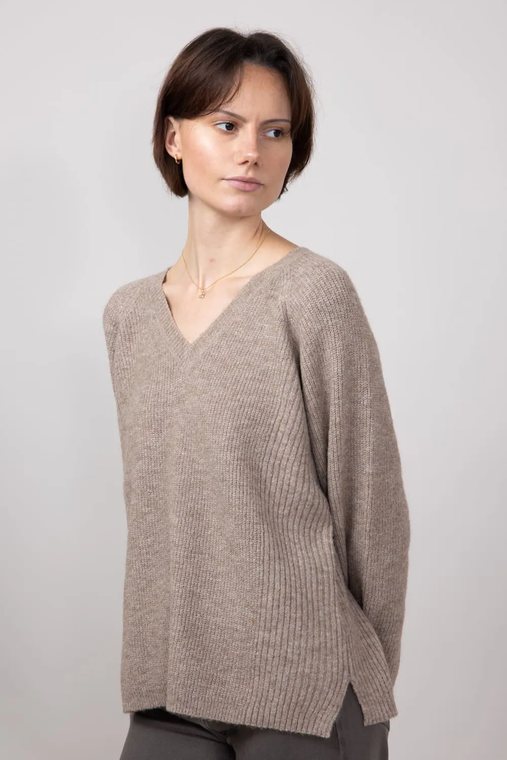 Thread & Supply V-Neck Knit Marigold Sweater for Women in Heather Pewter | T2756SWTS-HTHRPEWTER