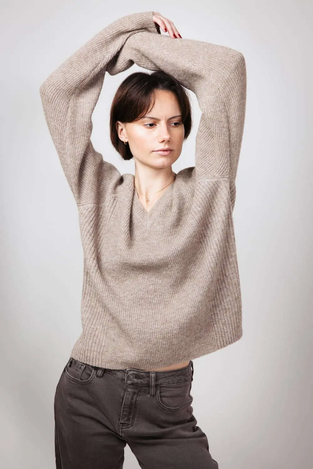Thread & Supply V-Neck Knit Marigold Sweater for Women in Heather Pewter | T2756SWTS-HTHRPEWTER