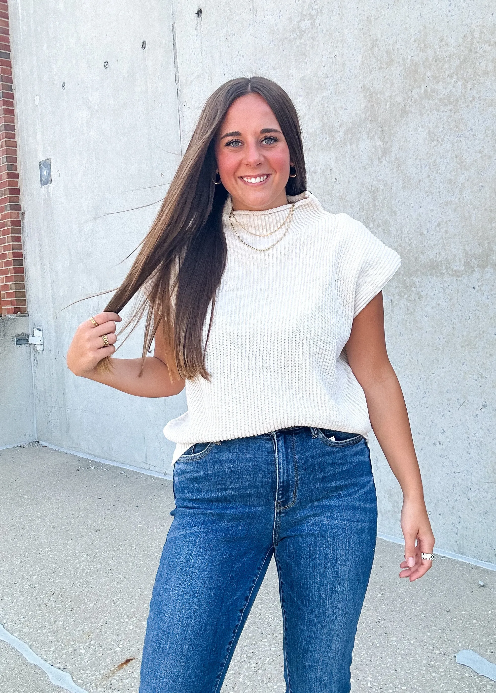 TIMELESS SWEATER VEST-CREAM