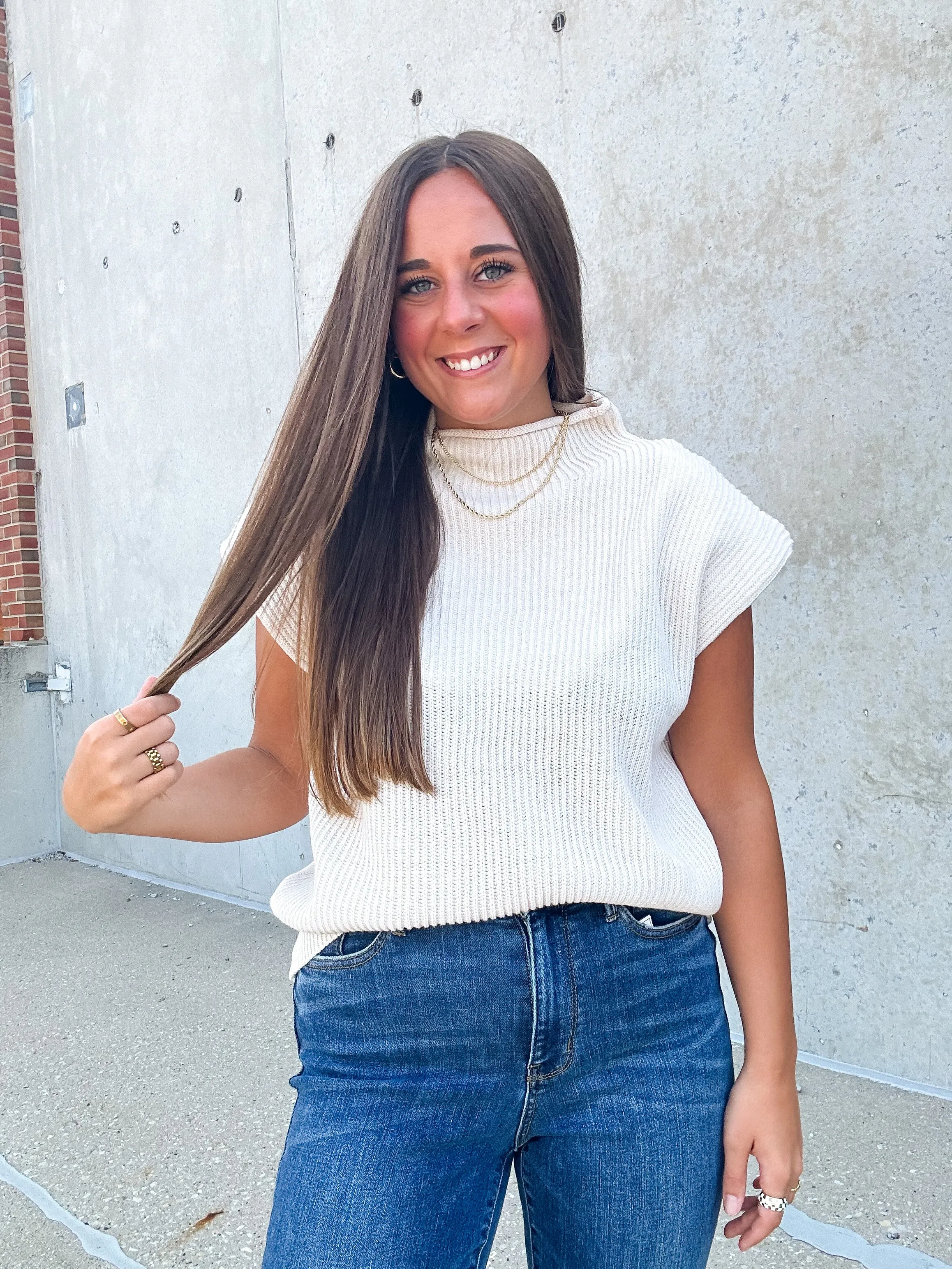 TIMELESS SWEATER VEST-CREAM