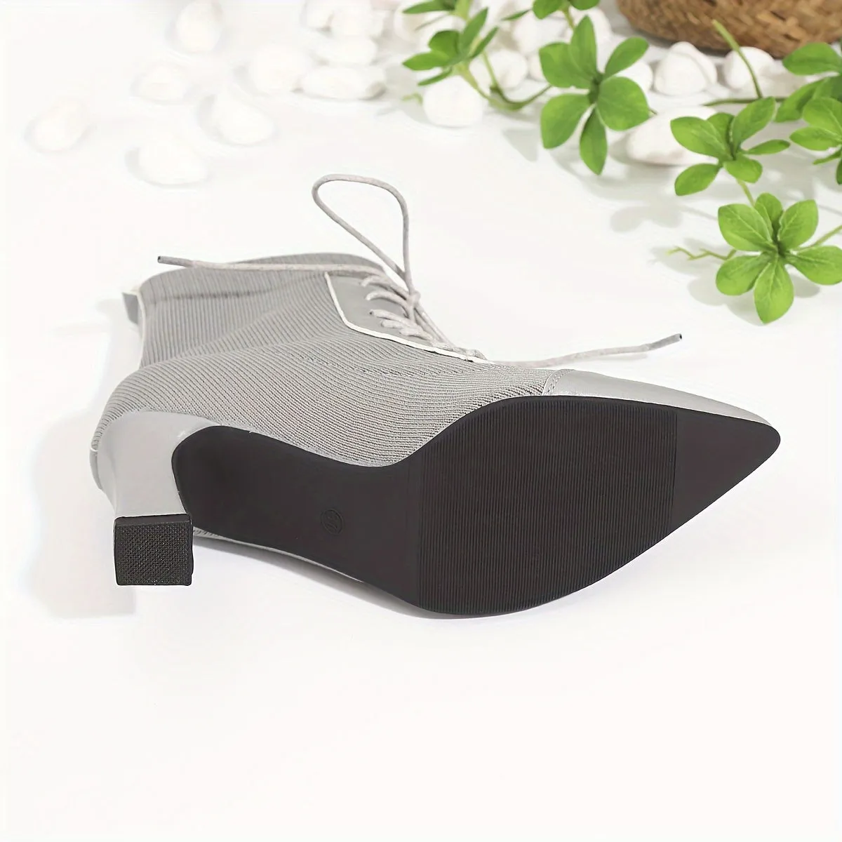 VougeVamp Fashionable Grey Ankle Boots – Pointed Toe & Chunky Heel Winter Boots
