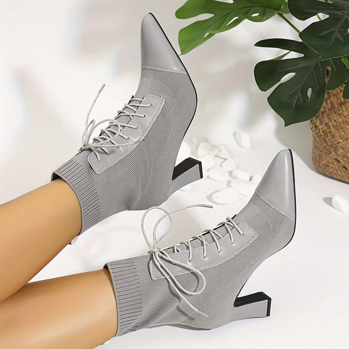 VougeVamp Fashionable Grey Ankle Boots – Pointed Toe & Chunky Heel Winter Boots