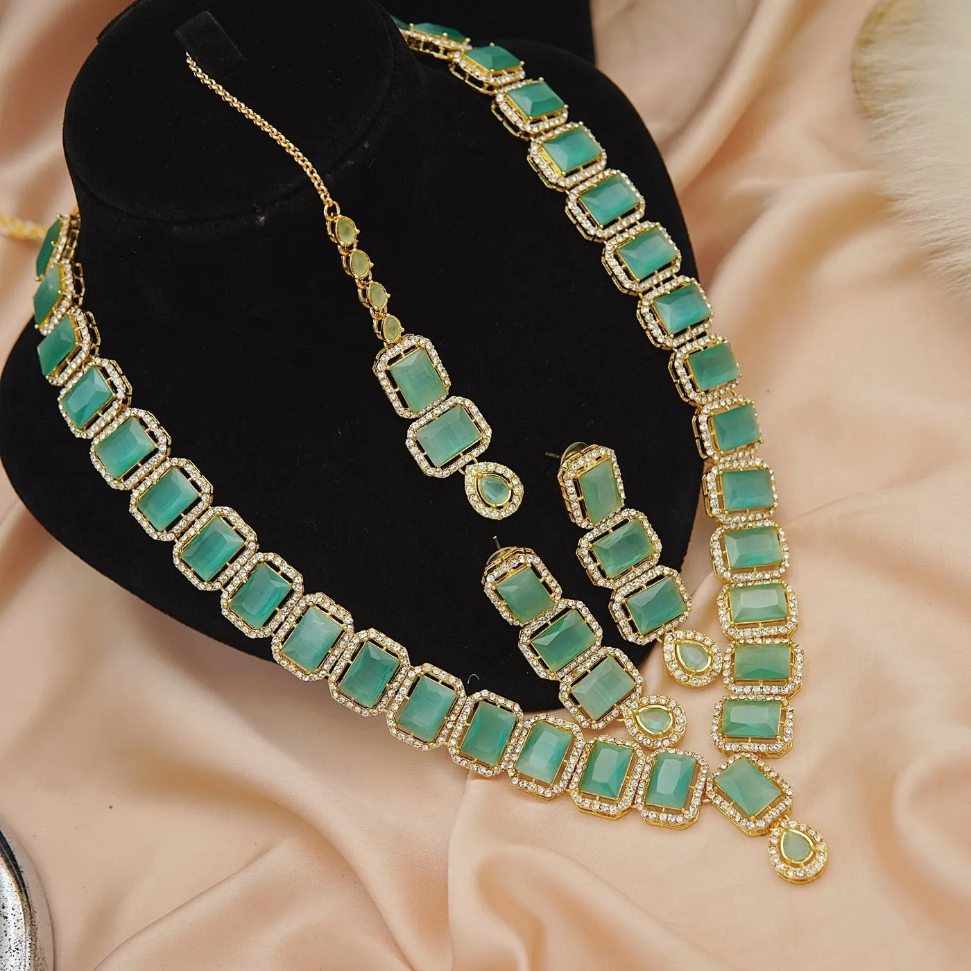 Zircons Diamonded Mala Earring Set